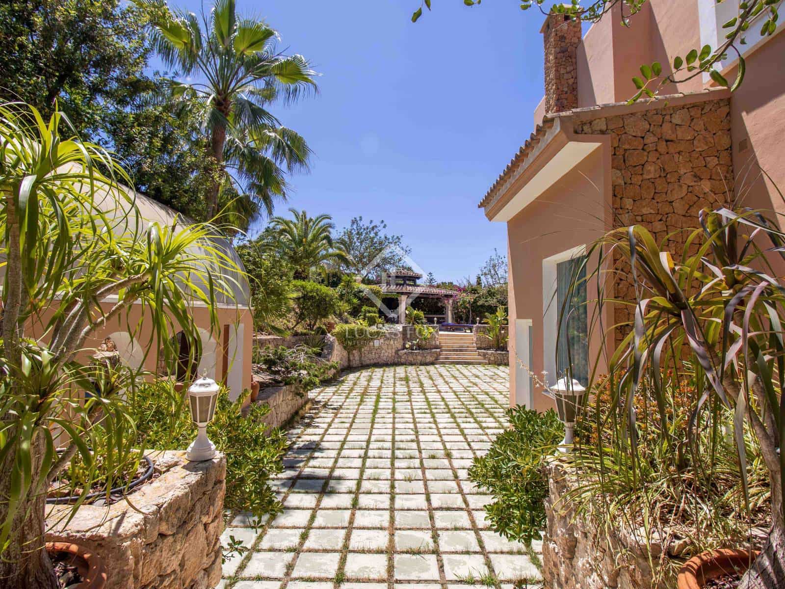 5 soverom Villa til salgs i Nuestra Senora de Jesus med svømmebasseng garasje - € 3 960 000 (Ref: 8850674)