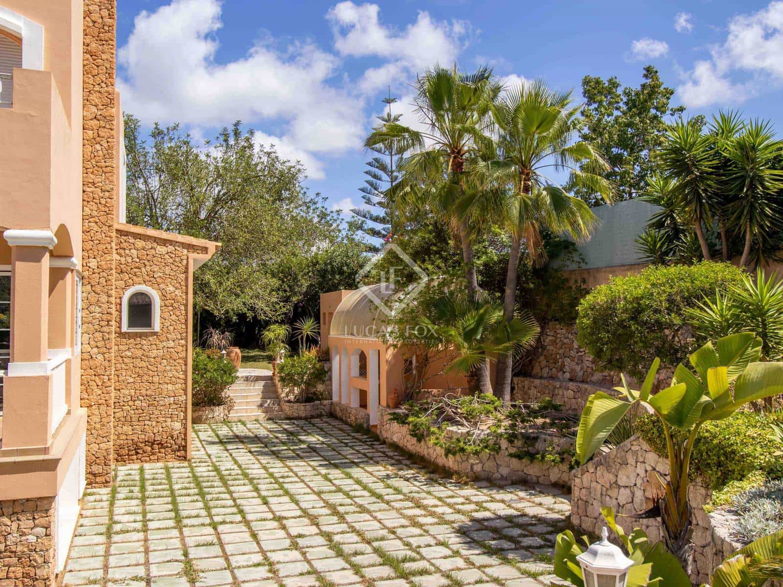 5 soverom Villa til salgs i Nuestra Senora de Jesus med svømmebasseng garasje - € 3 960 000 (Ref: 8850674)