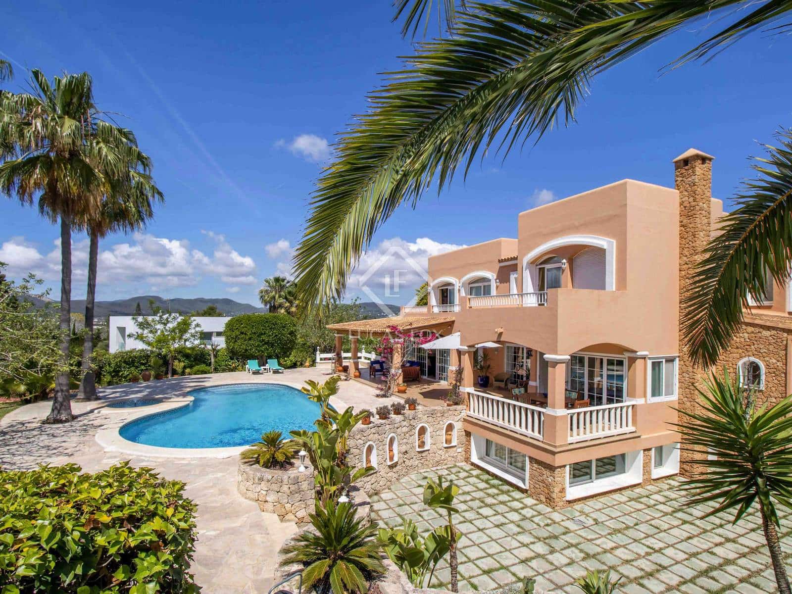 5 soverom Villa til salgs i Nuestra Senora de Jesus med svømmebasseng garasje - € 3 960 000 (Ref: 8850674)