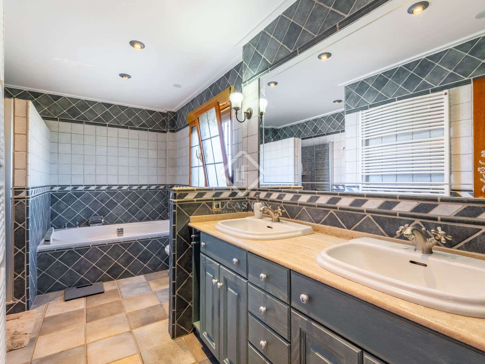 4 slaapkamer Villa te koop in Muchamiel / Mutxamel met zwembad garage - € 899.000 (Ref: 8853052)