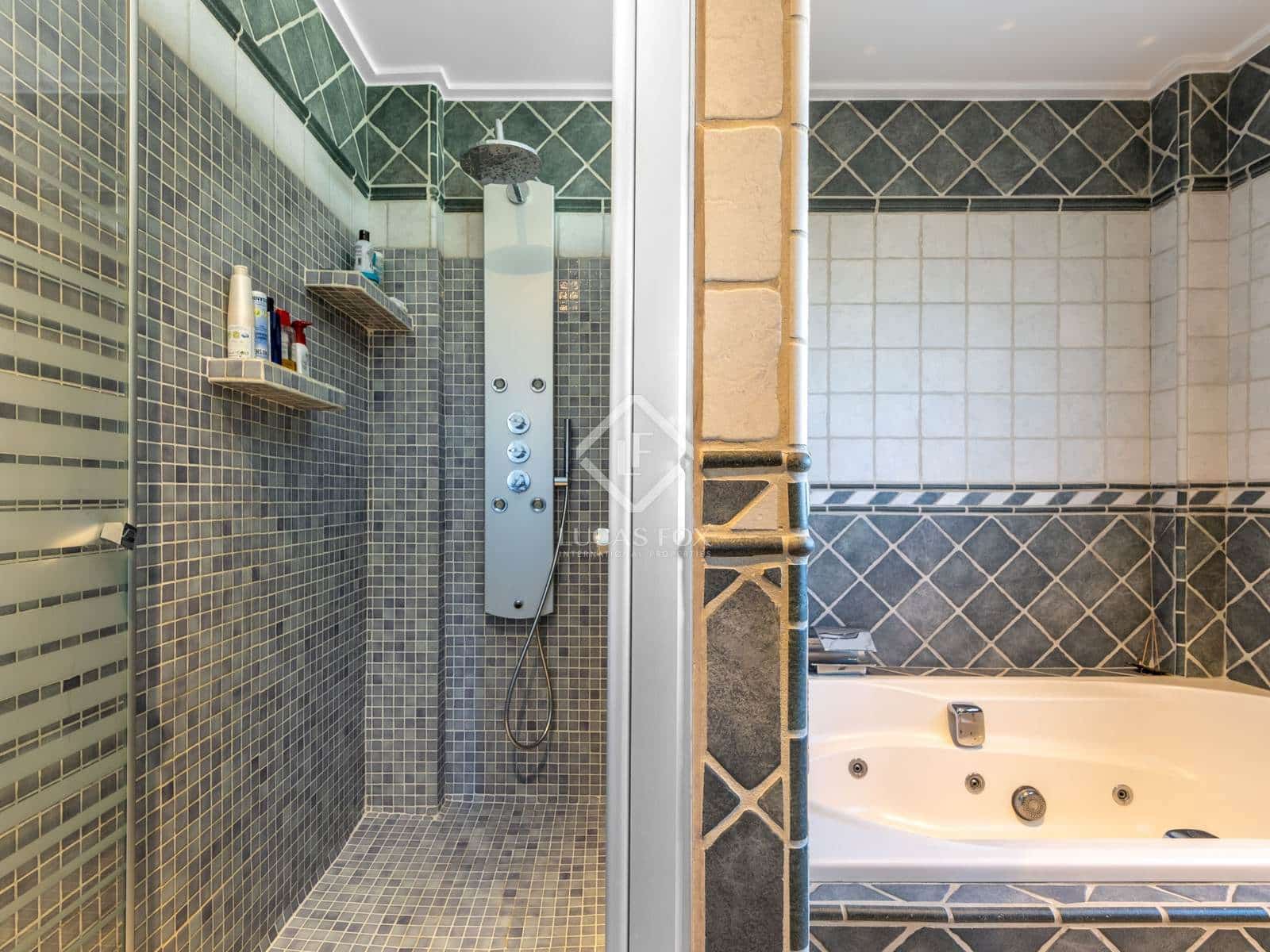 4 slaapkamer Villa te koop in Muchamiel / Mutxamel met zwembad garage - € 899.000 (Ref: 8853052)