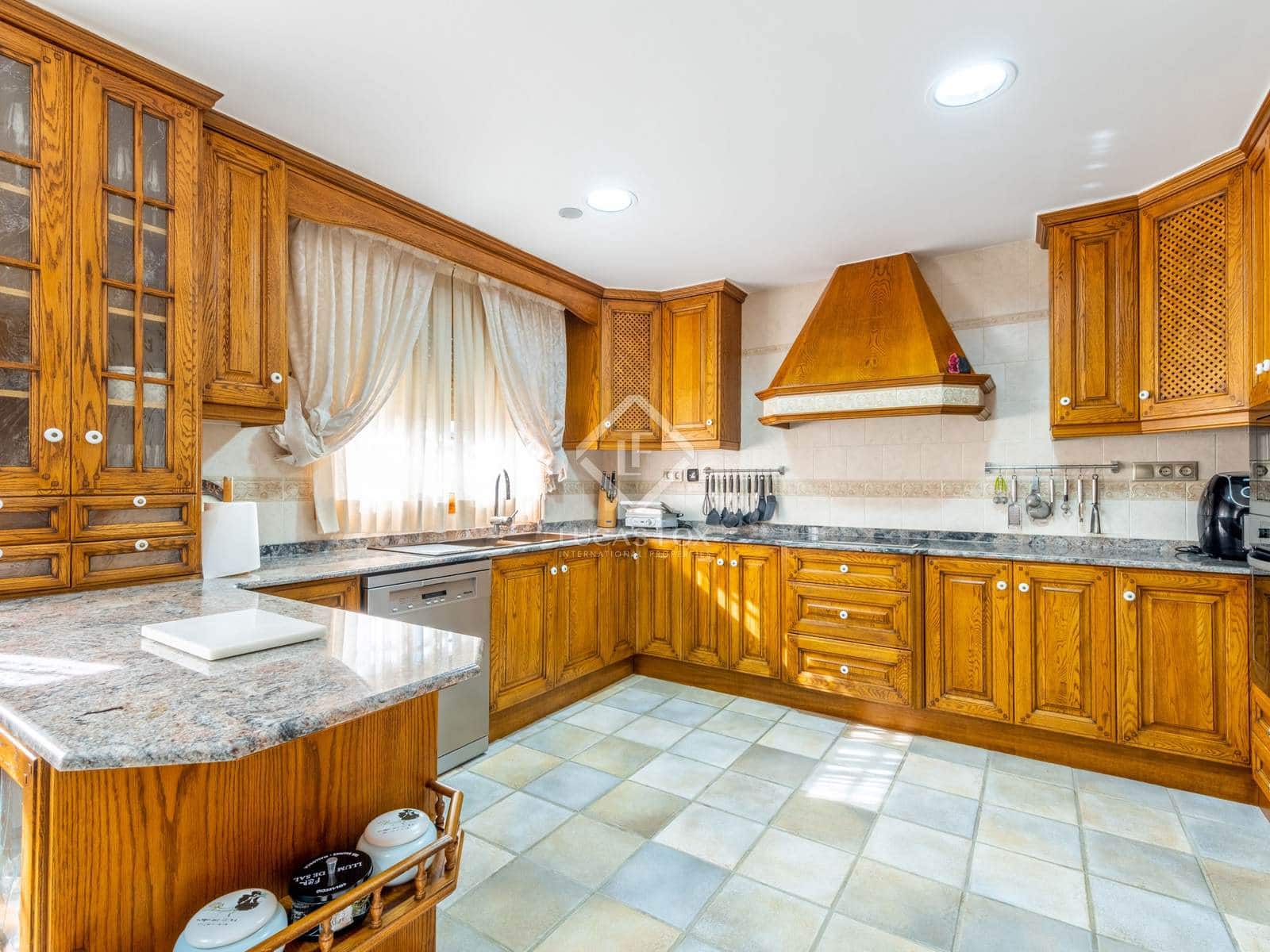 4 slaapkamer Villa te koop in Muchamiel / Mutxamel met zwembad garage - € 899.000 (Ref: 8853052)