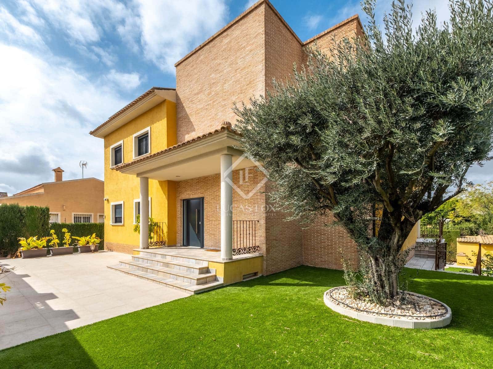 4 slaapkamer Villa te koop in Muchamiel / Mutxamel met zwembad garage - € 899.000 (Ref: 8853052)