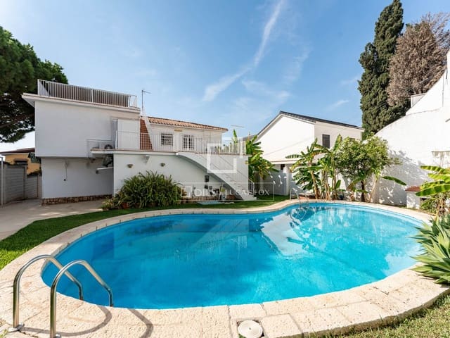 4 soveværelse Villa til salg i Pedregalejo, Málaga by med swimmingpool garage - € 1.590.000 (Ref: 8855916)