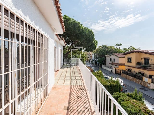4 soveværelse Villa til salg i Pedregalejo, Málaga by med swimmingpool garage - € 1.590.000 (Ref: 8855916)