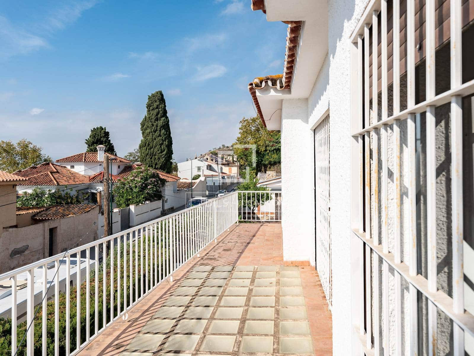 4 soveværelse Villa til salg i Malaga by med swimmingpool garage - € 1.590.000 (Ref: 8855916)
