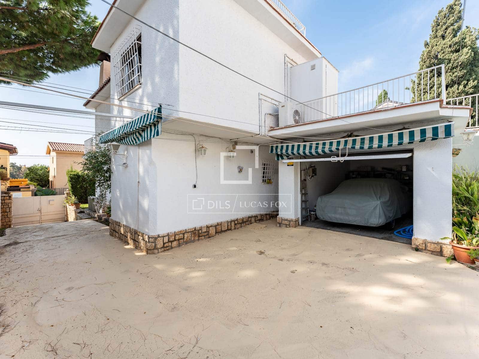 4 soveværelse Villa til salg i Malaga by med swimmingpool garage - € 1.590.000 (Ref: 8855916)