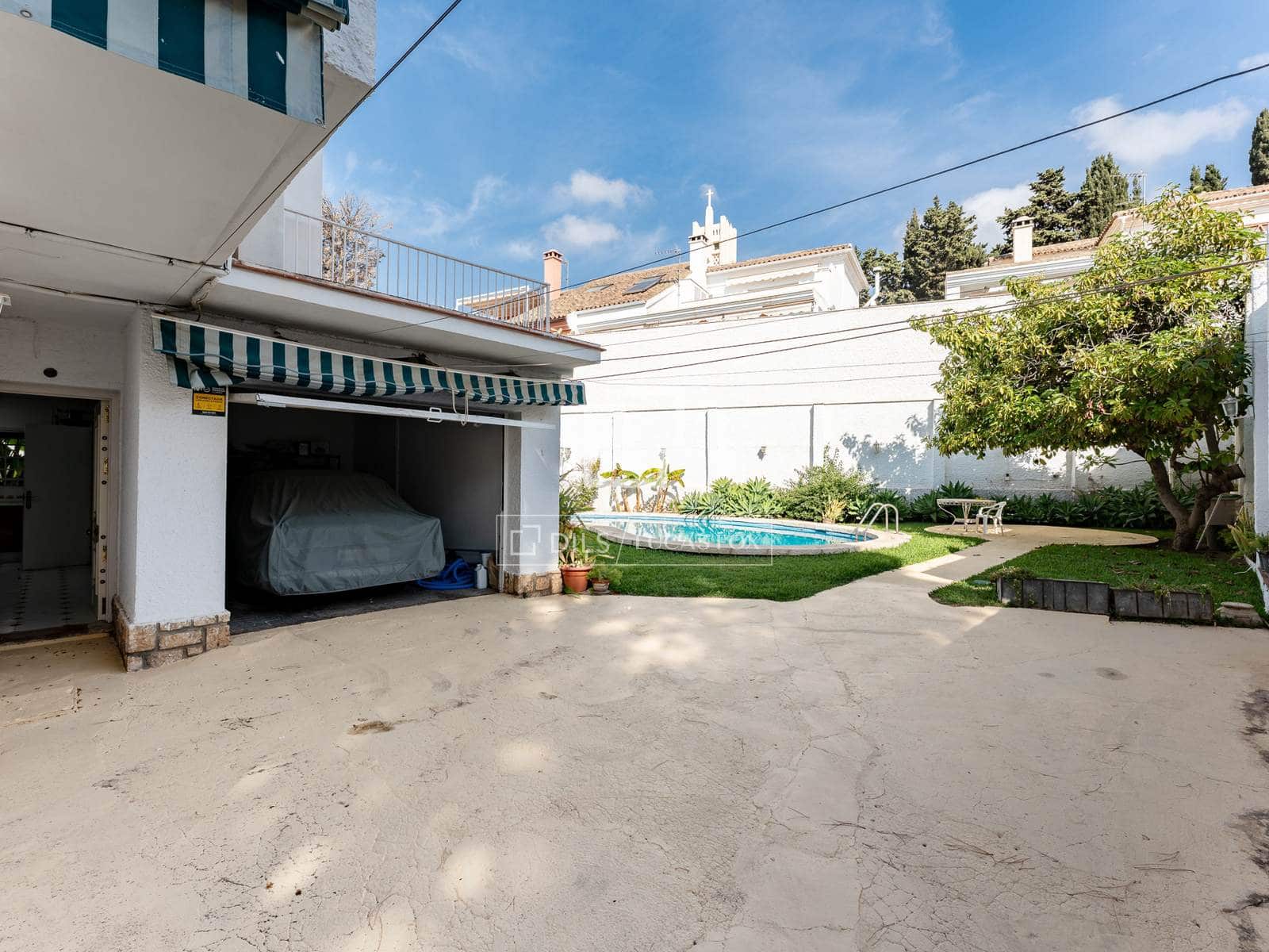 4 soveværelse Villa til salg i Malaga by med swimmingpool garage - € 1.590.000 (Ref: 8855916)