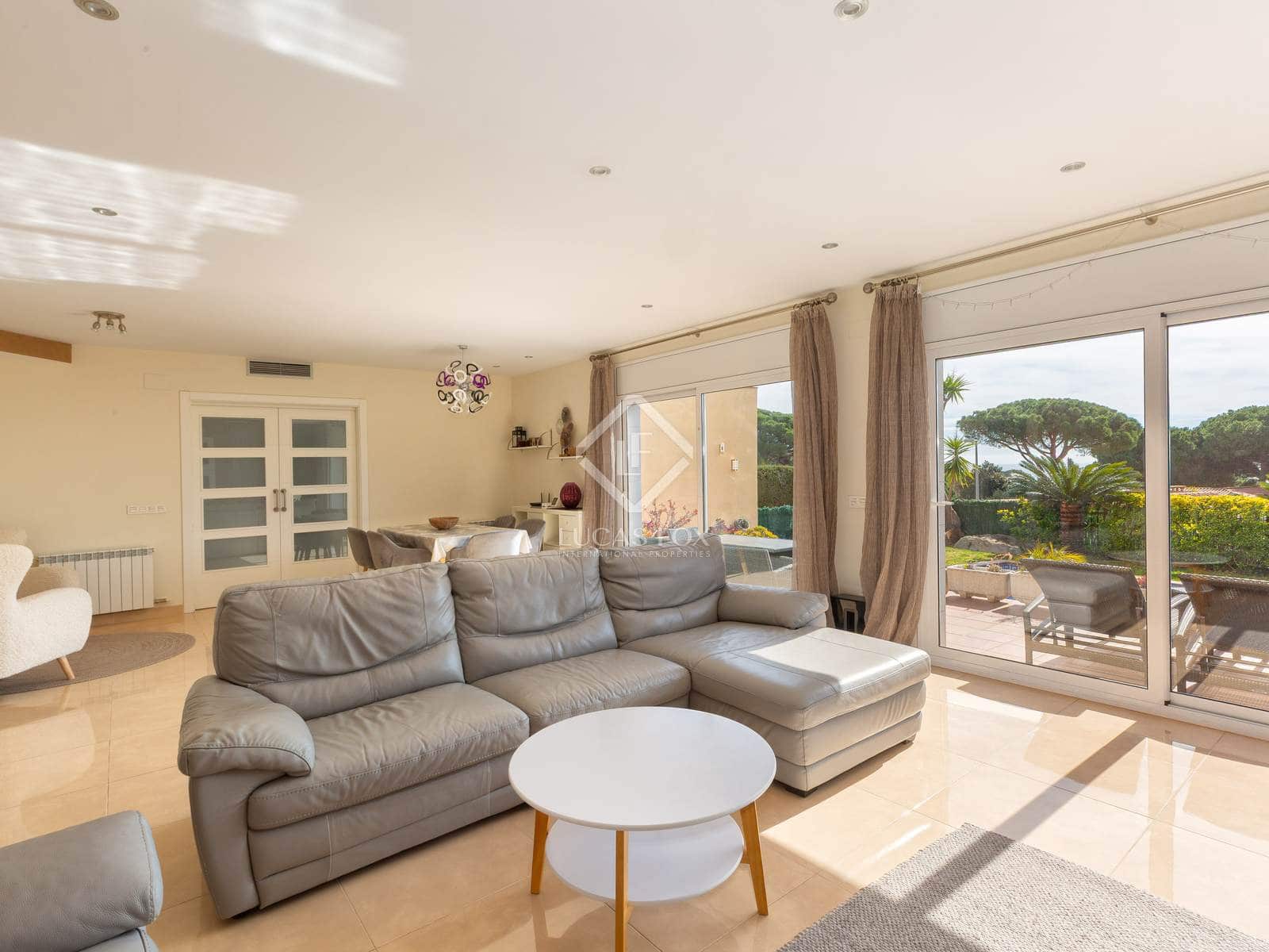 4 soveværelse Villa til salg i Lloret de Mar med swimmingpool garage - € 875.000 (Ref: 8861540)