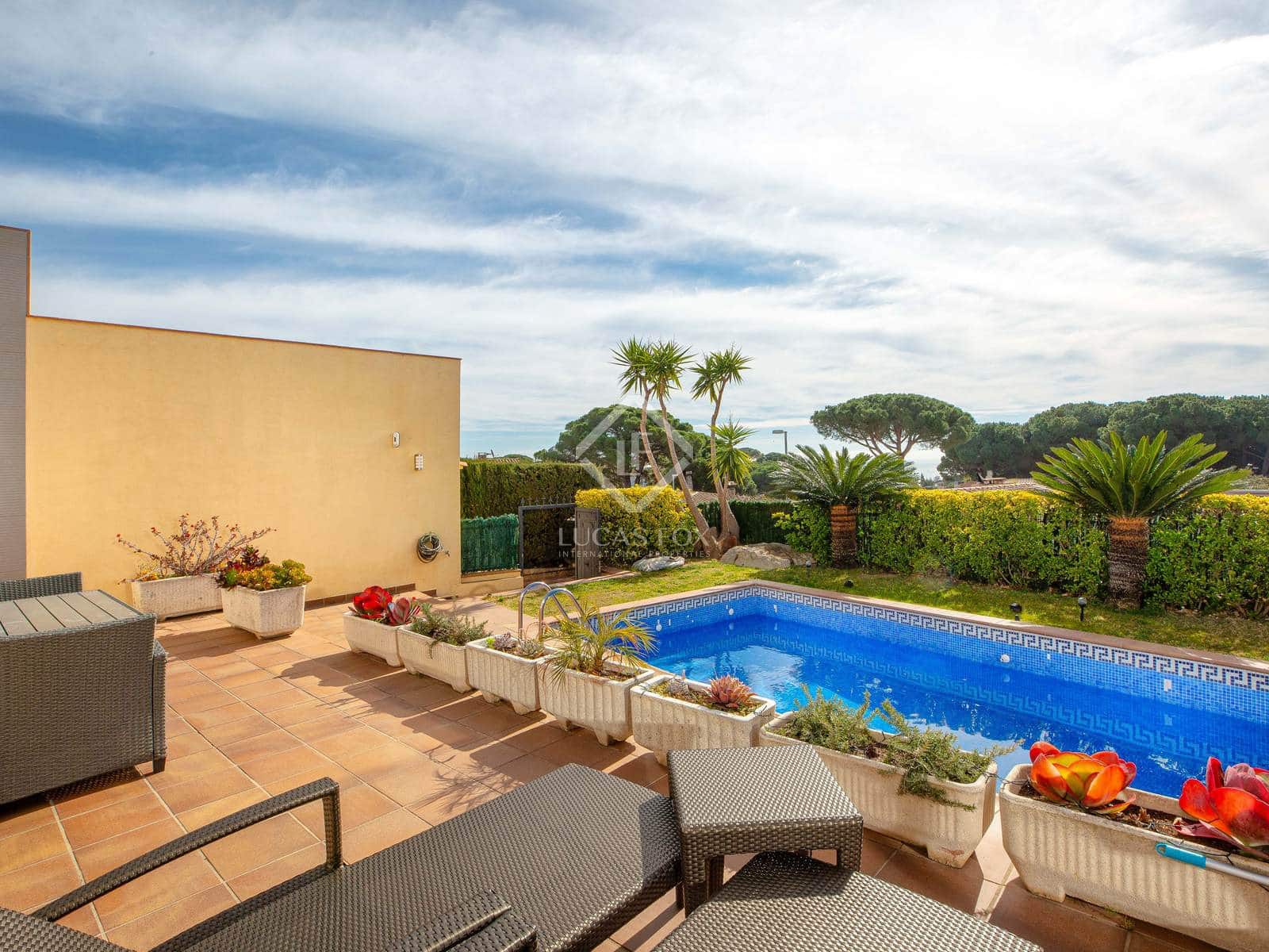 4 soveværelse Villa til salg i Lloret de Mar med swimmingpool garage - € 875.000 (Ref: 8861540)