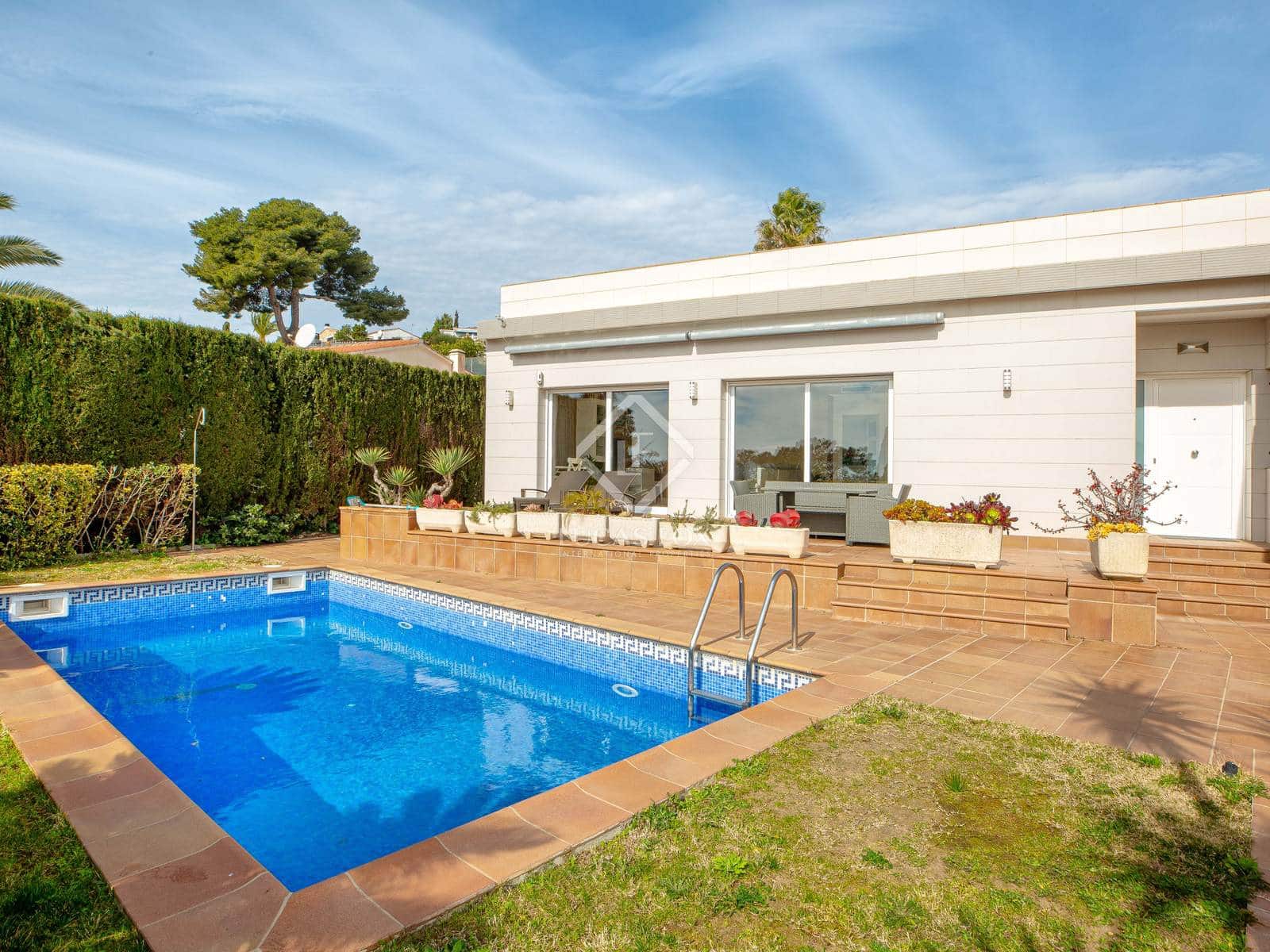 4 soveværelse Villa til salg i Lloret de Mar med swimmingpool garage - € 875.000 (Ref: 8861540)