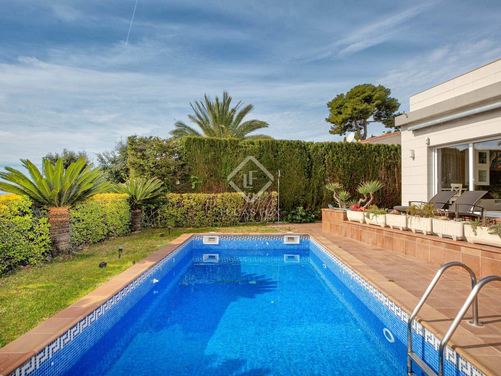 4 soveværelse Villa til salg i Lloret de Mar med swimmingpool garage - € 875.000 (Ref: 8861540)
