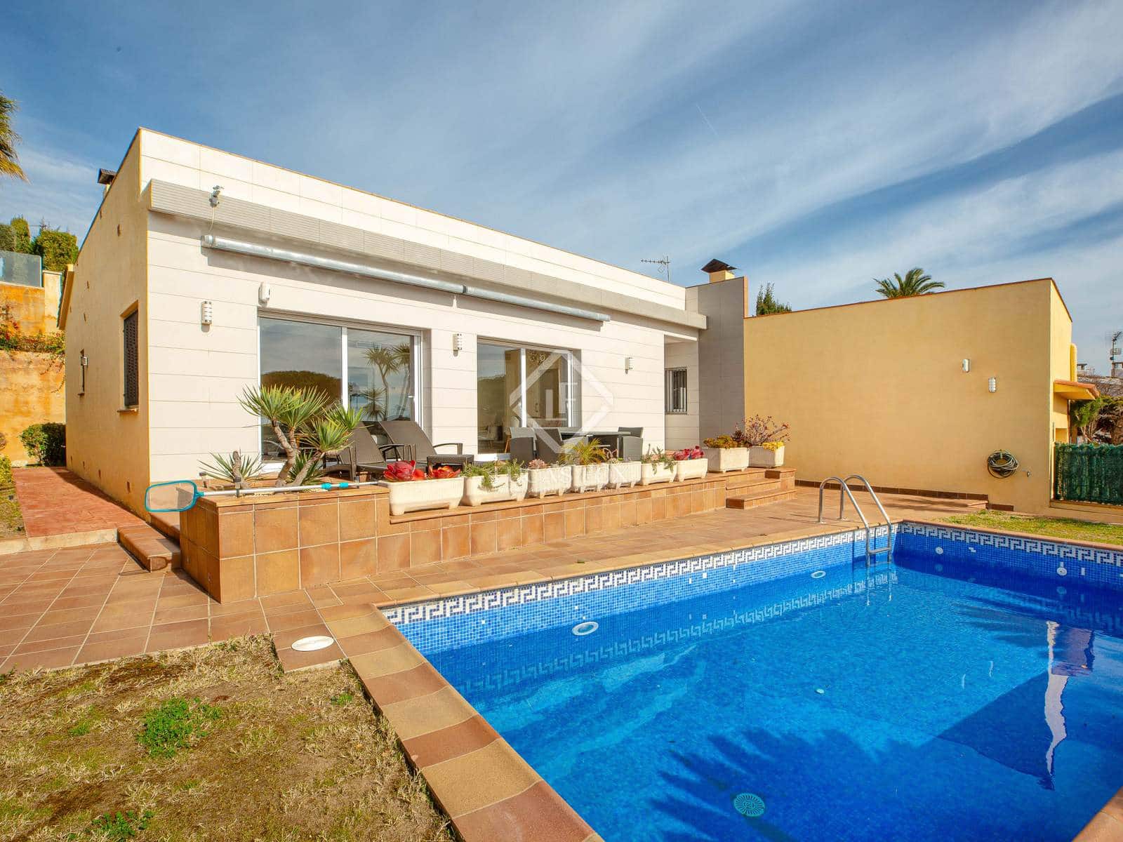 4 soveværelse Villa til salg i Lloret de Mar med swimmingpool garage - € 875.000 (Ref: 8861540)