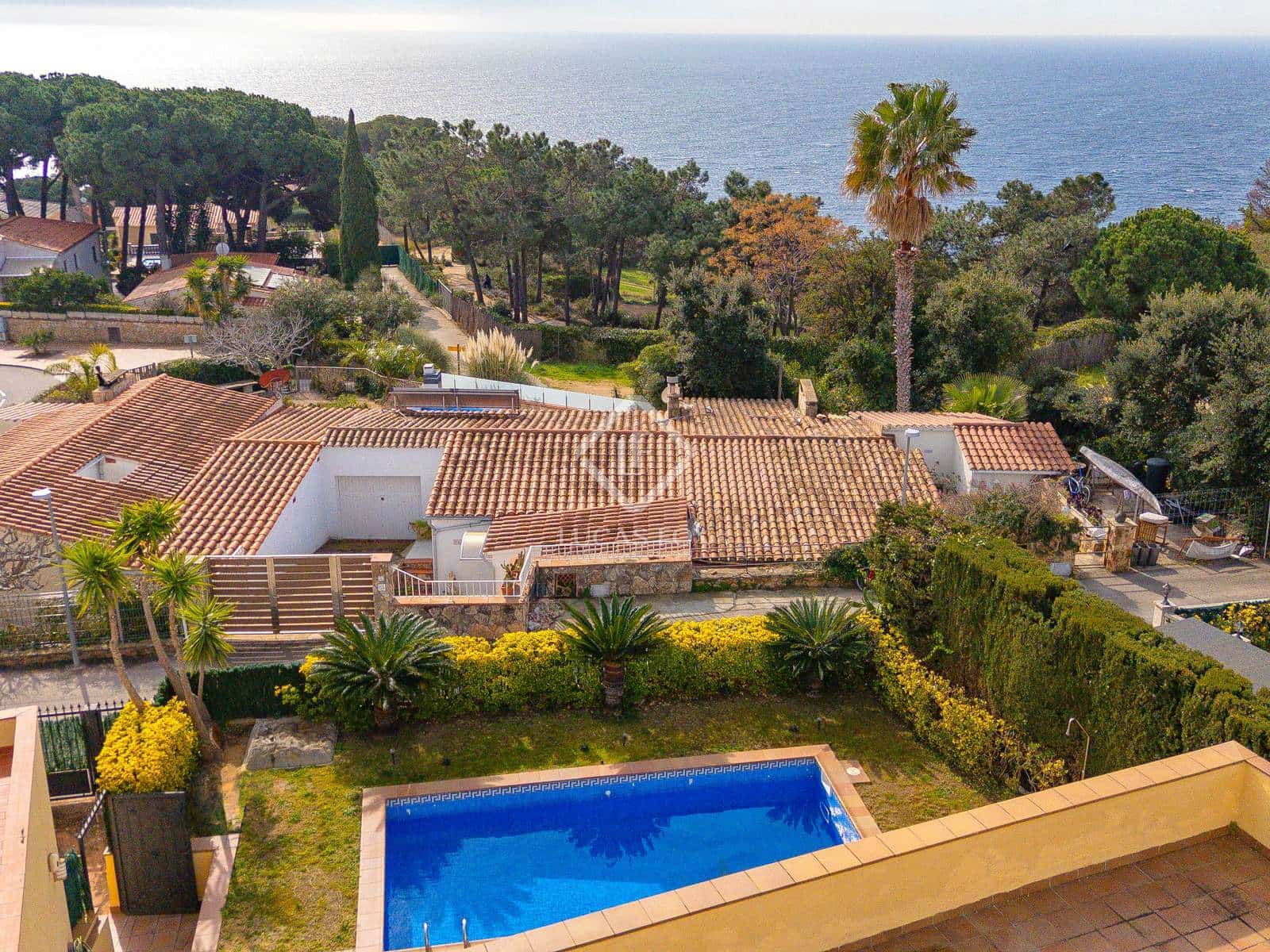 4 soveværelse Villa til salg i Lloret de Mar med swimmingpool garage - € 875.000 (Ref: 8861540)