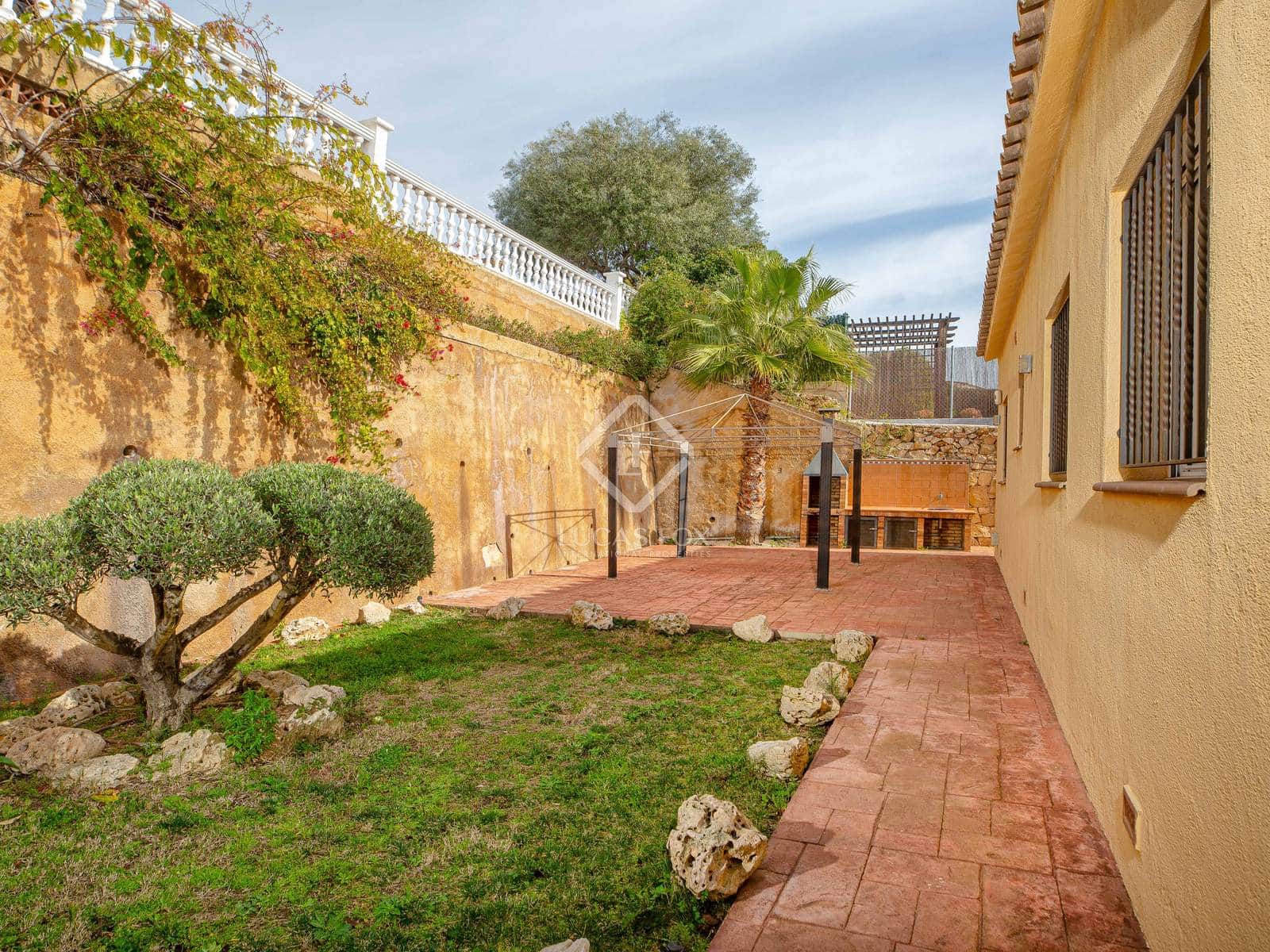 4 soveværelse Villa til salg i Lloret de Mar med swimmingpool garage - € 875.000 (Ref: 8861540)