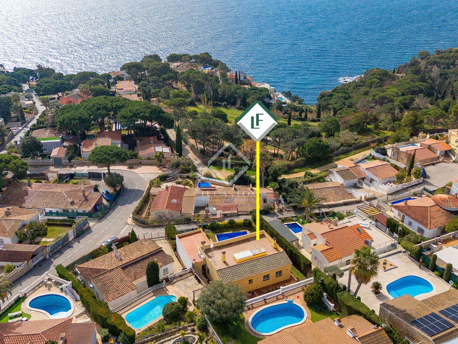 4 soveværelse Villa til salg i Lloret de Mar med swimmingpool garage - € 875.000 (Ref: 8861540)