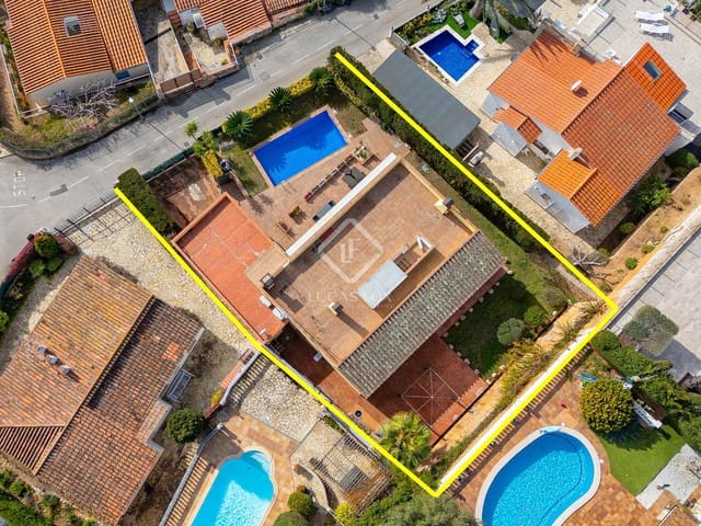 Chalet de 4 habitaciones en Lloret de Mar en venta con piscina garaje - 875.000 € (Ref: 8861540)