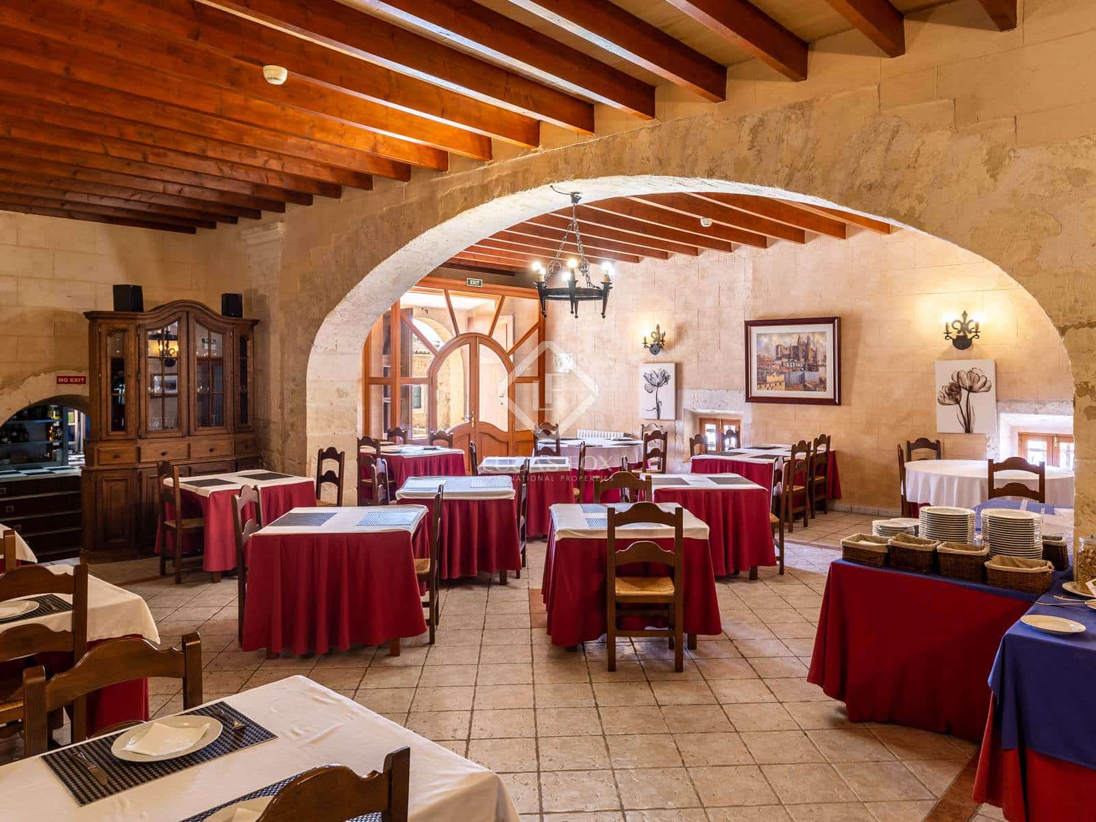 24 soveværelse Erhverv til salg i Sencelles med swimmingpool - € 6.800.000 (Ref: 8866492)