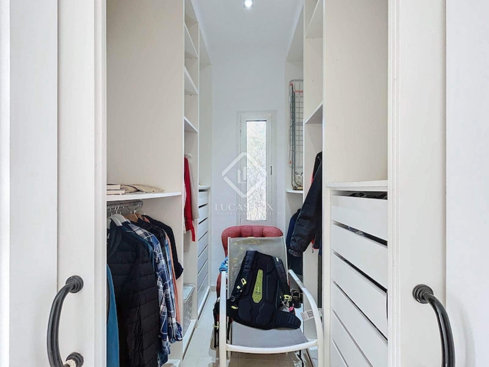 8 soveværelse Villa til salg i Es Castell med garage - € 1.275.000 (Ref: 8881140)