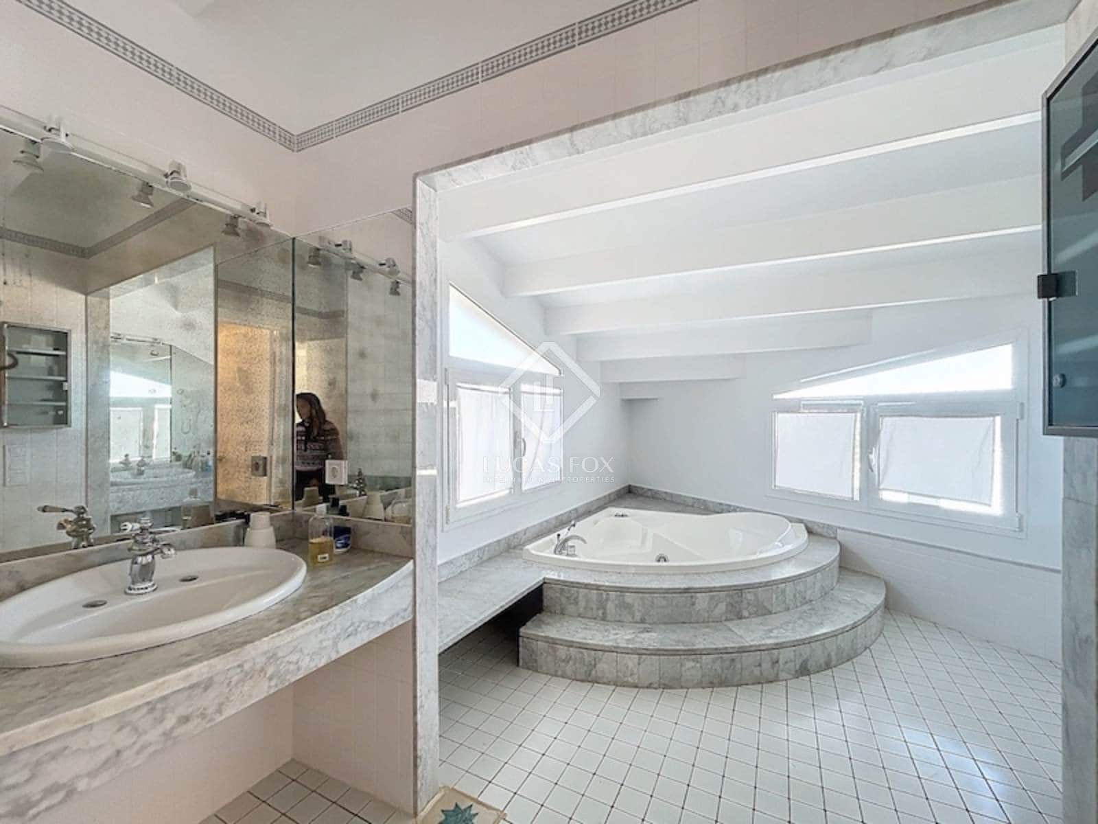 8 soveværelse Villa til salg i Es Castell med garage - € 1.275.000 (Ref: 8881140)