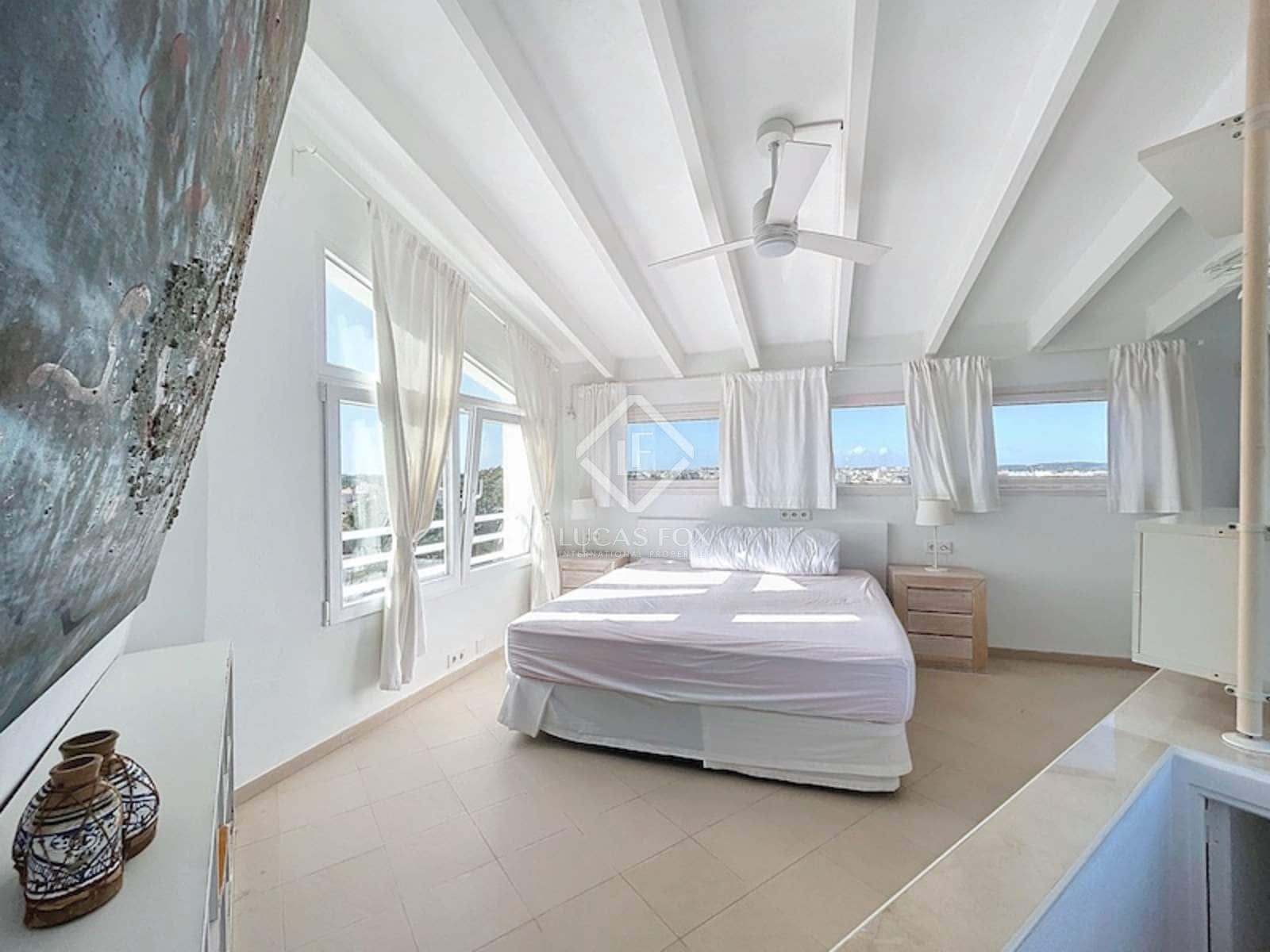 8 soveværelse Villa til salg i Es Castell med garage - € 1.275.000 (Ref: 8881140)