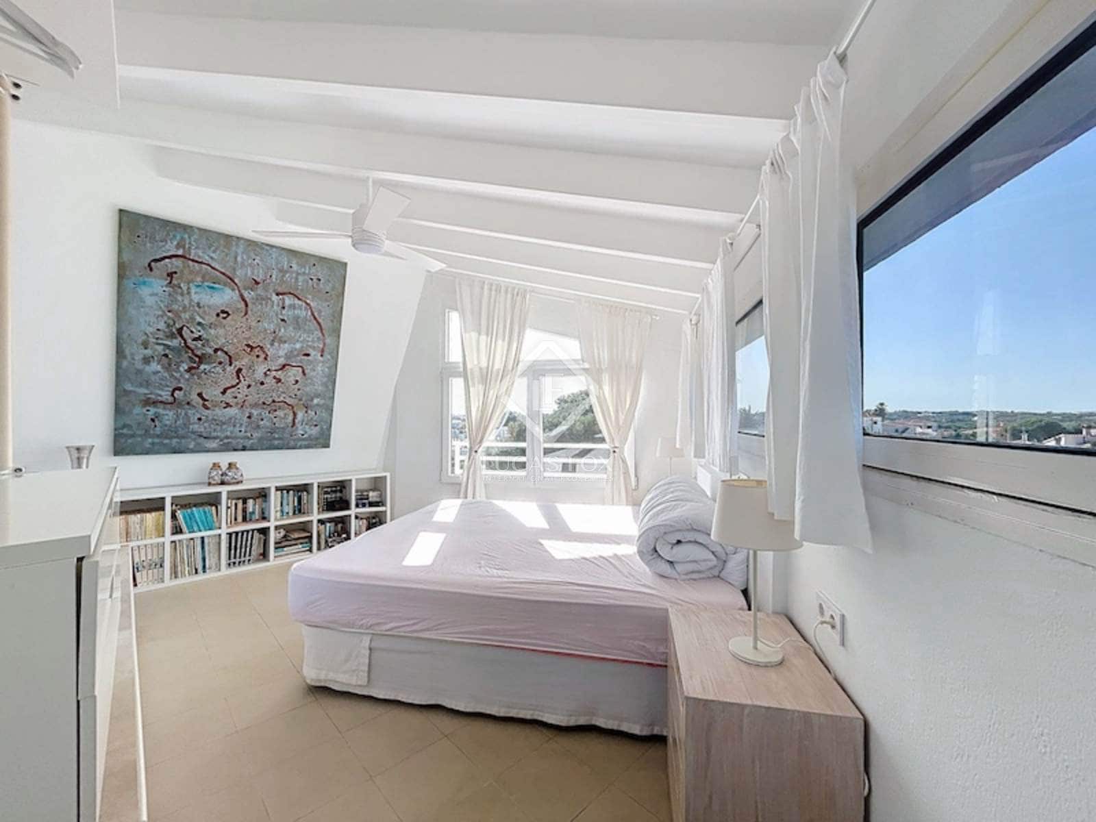 8 soveværelse Villa til salg i Es Castell med garage - € 1.275.000 (Ref: 8881140)