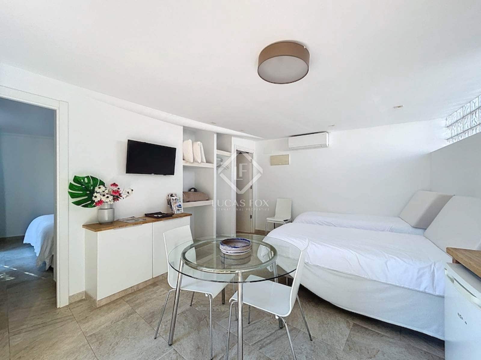 8 soveværelse Villa til salg i Es Castell med garage - € 1.275.000 (Ref: 8881140)