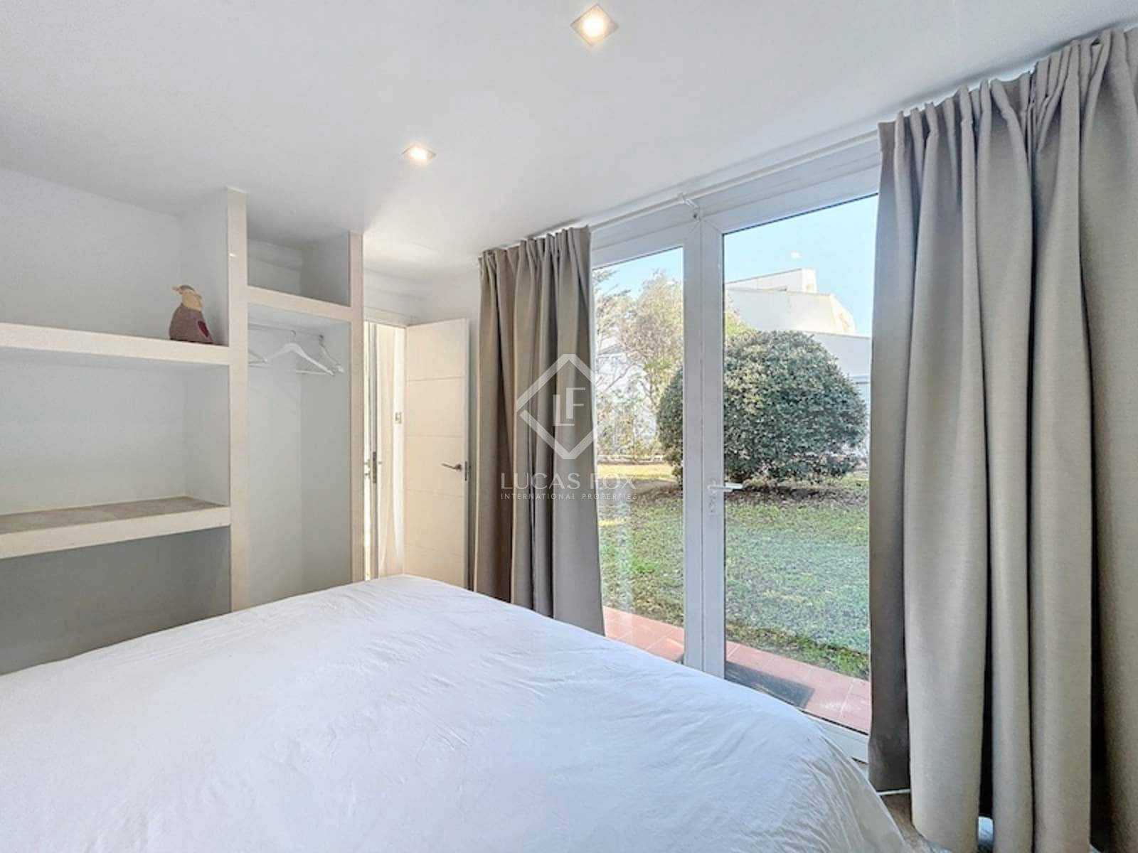 8 soveværelse Villa til salg i Es Castell med garage - € 1.275.000 (Ref: 8881140)