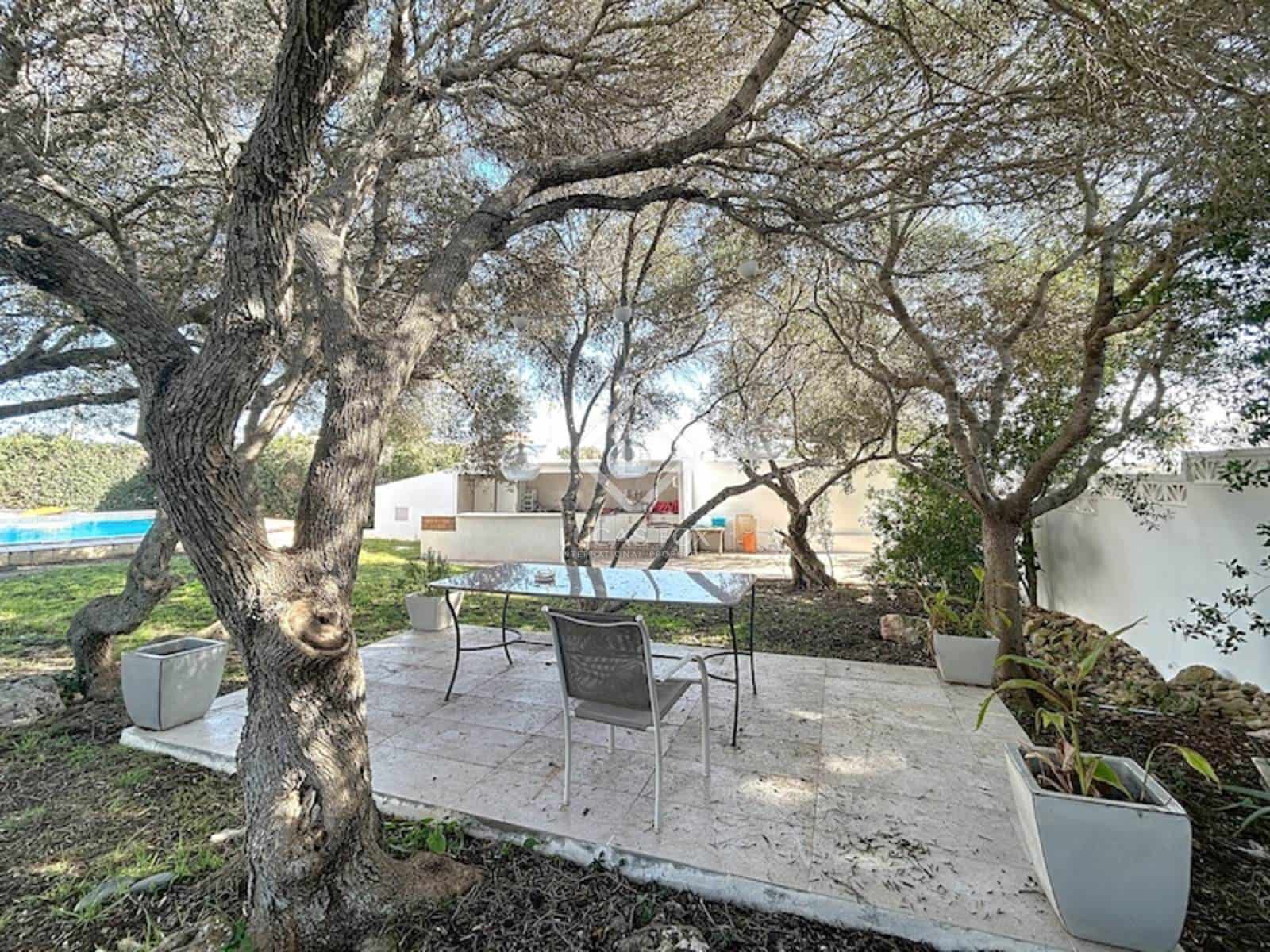 8 soveværelse Villa til salg i Es Castell med garage - € 1.275.000 (Ref: 8881140)