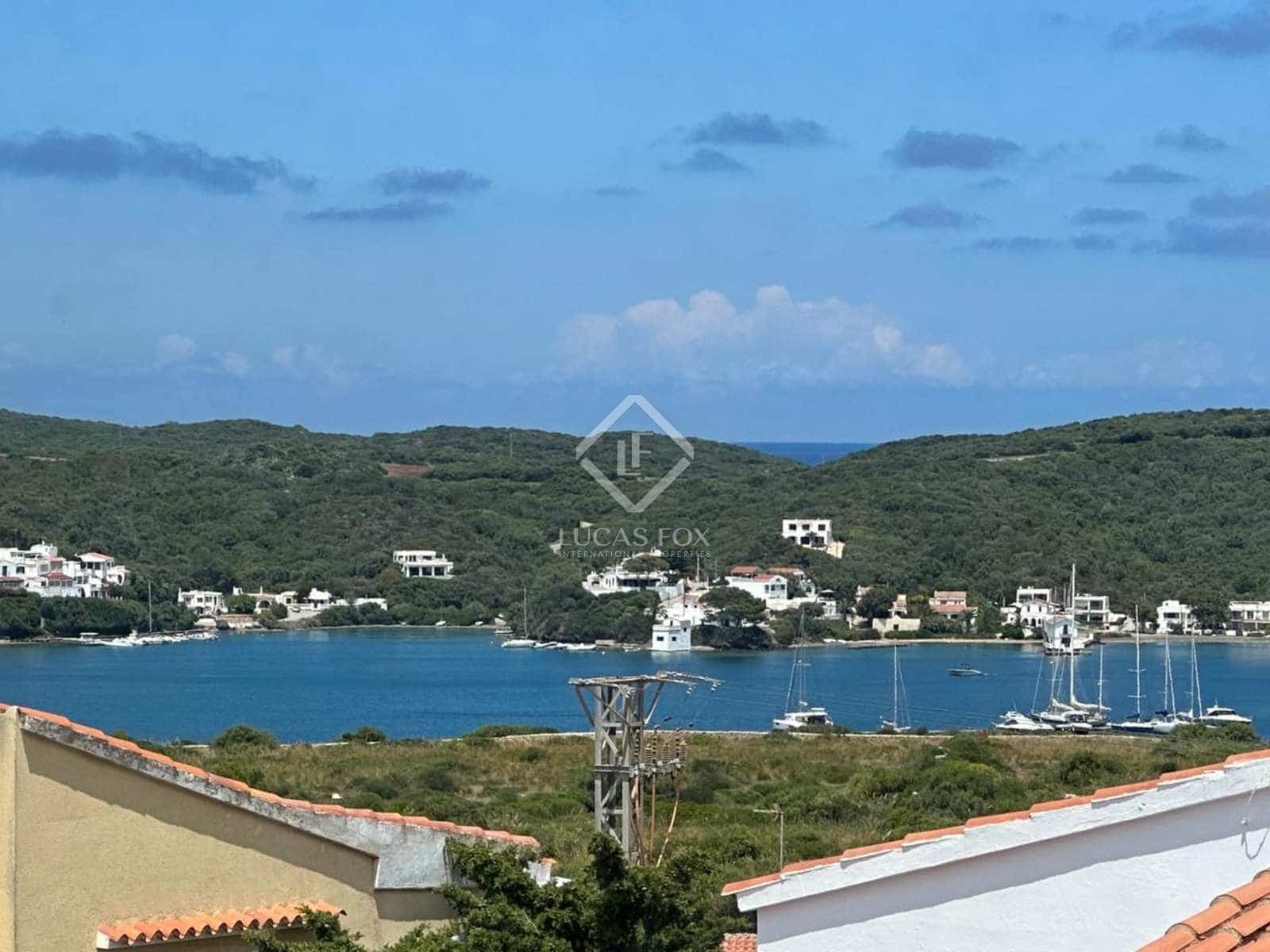 8 soveværelse Villa til salg i Es Castell med garage - € 1.275.000 (Ref: 8881140)