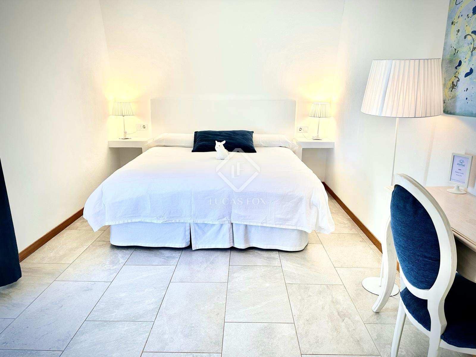 8 soveværelse Villa til salg i Es Castell med garage - € 1.275.000 (Ref: 8881140)