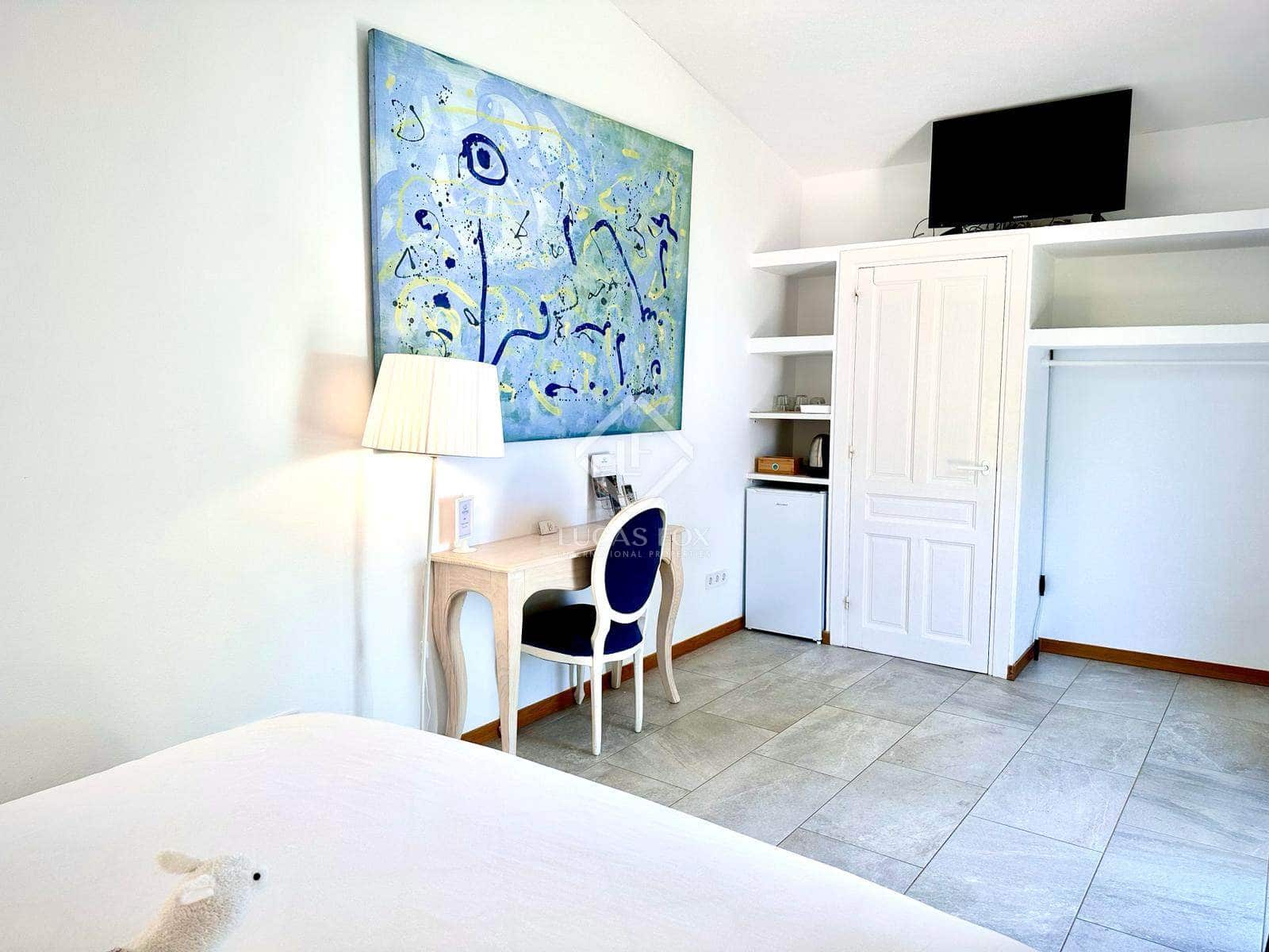 8 soveværelse Villa til salg i Es Castell med garage - € 1.275.000 (Ref: 8881140)