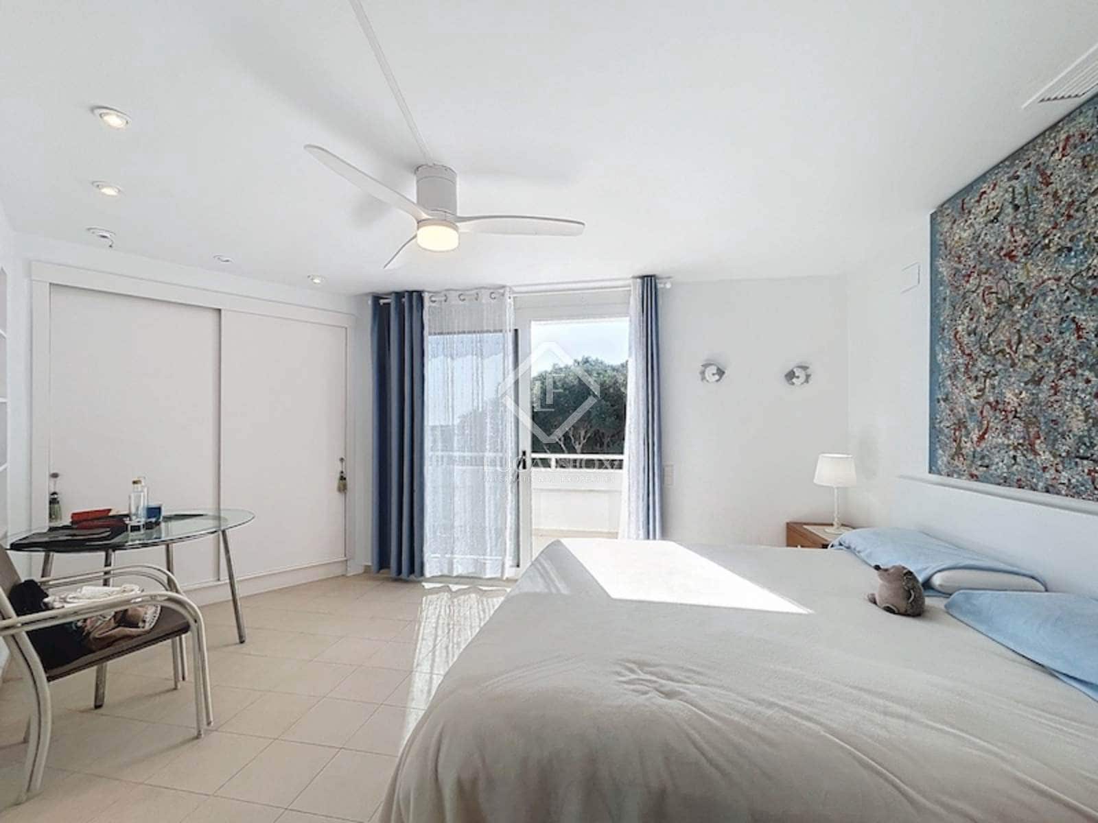 8 soveværelse Villa til salg i Es Castell med garage - € 1.275.000 (Ref: 8881140)