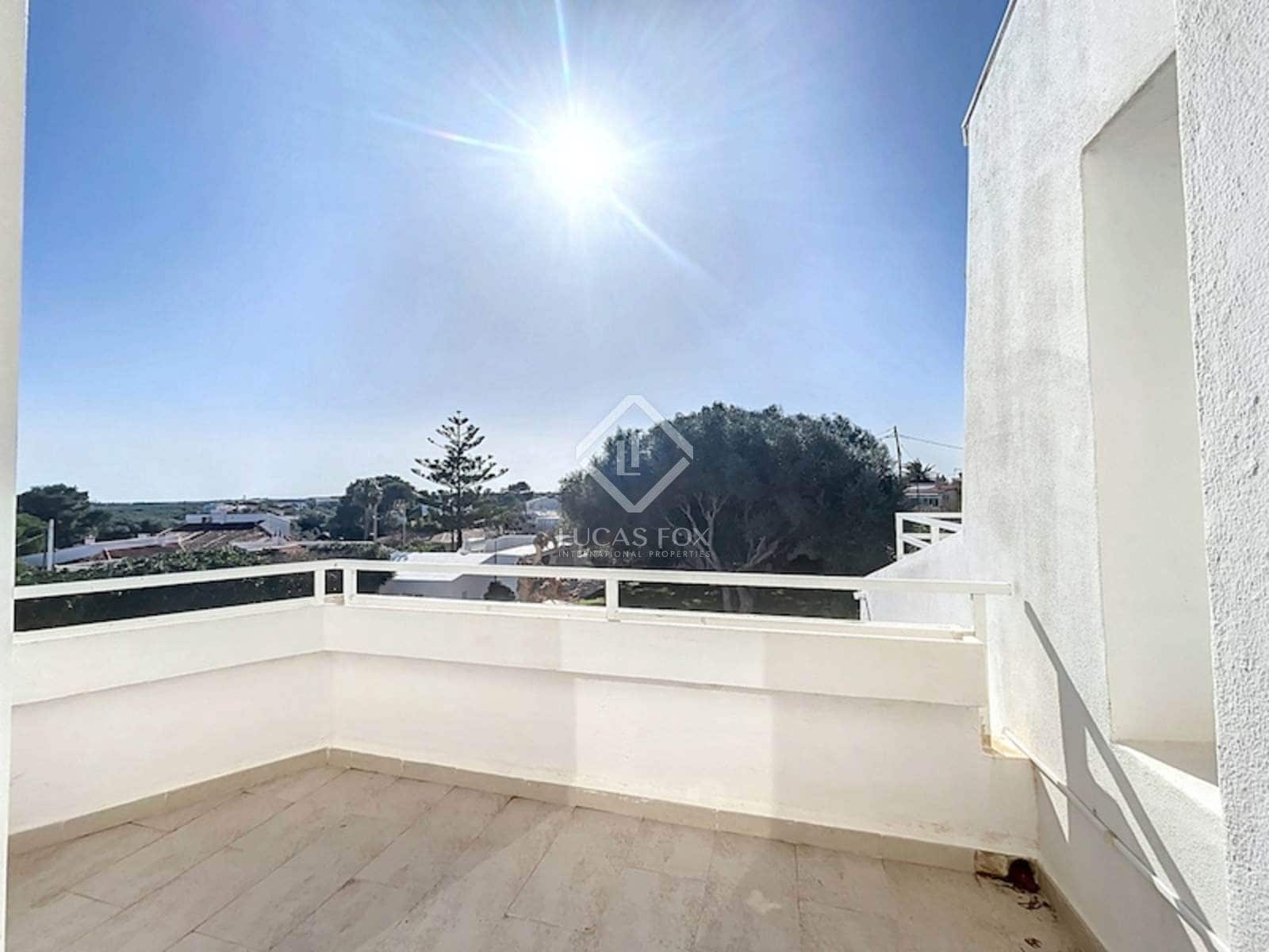 8 soveværelse Villa til salg i Es Castell med garage - € 1.275.000 (Ref: 8881140)