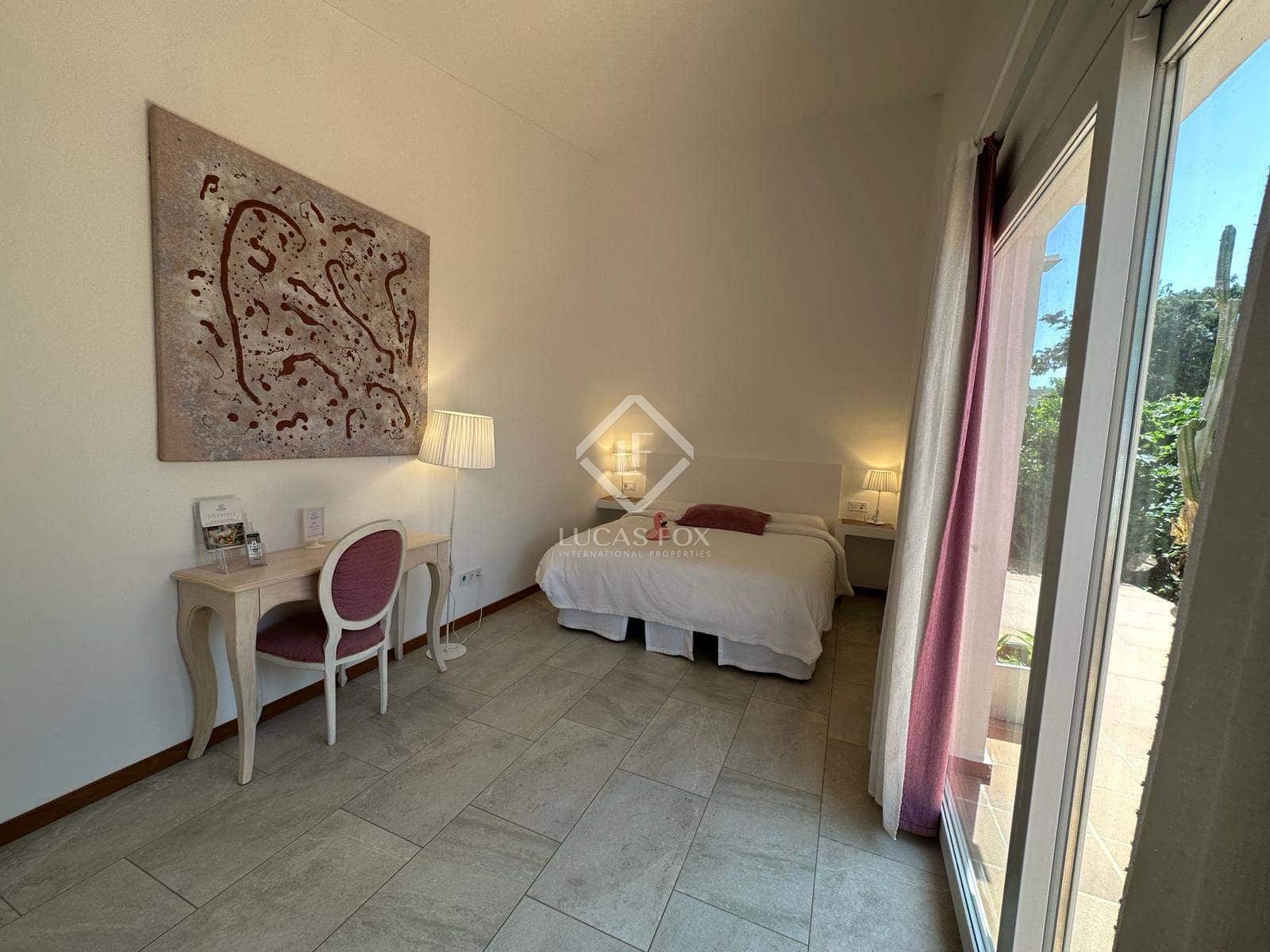 8 soveværelse Villa til salg i Es Castell med garage - € 1.275.000 (Ref: 8881140)