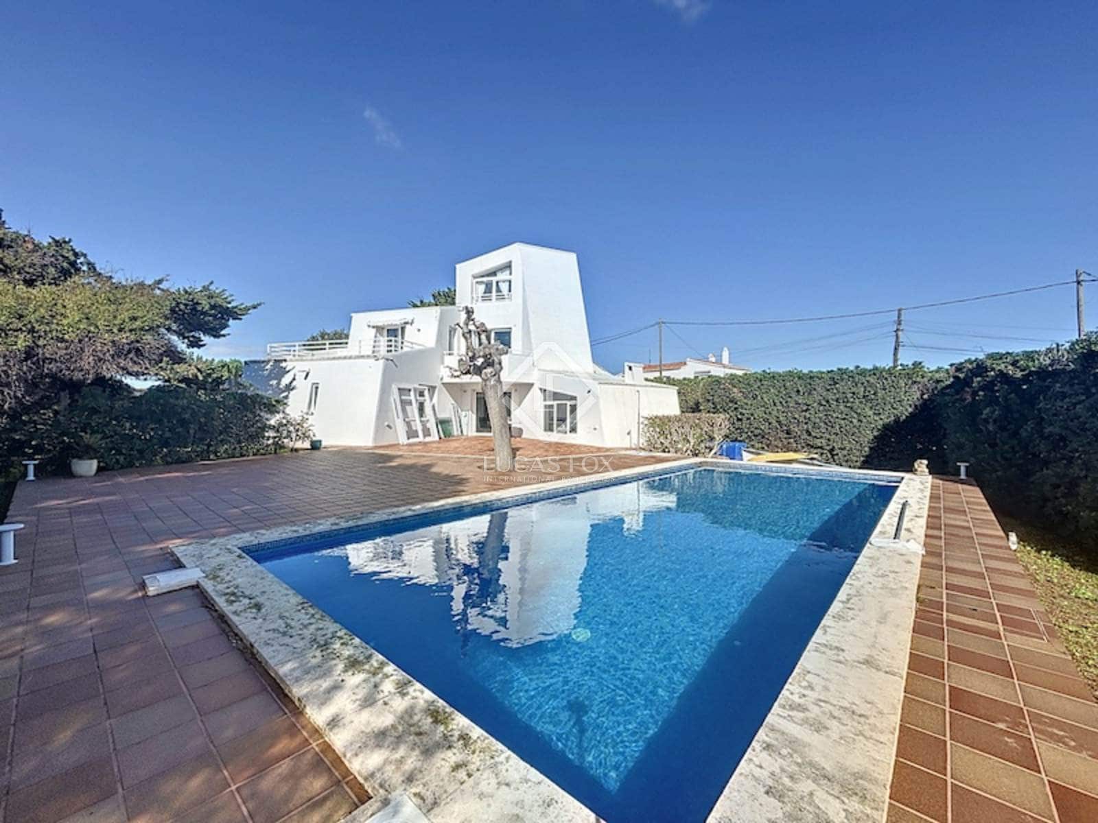 8 soveværelse Villa til salg i Es Castell med garage - € 1.275.000 (Ref: 8881140)