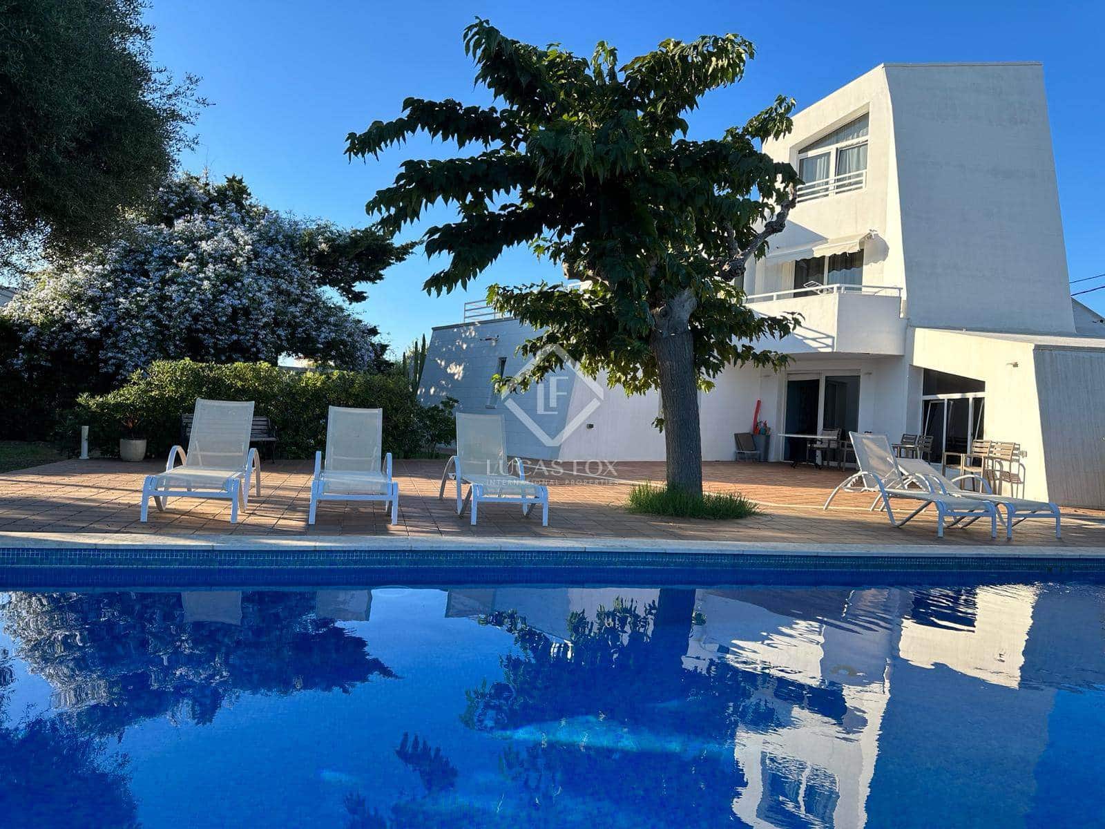 8 soveværelse Villa til salg i Es Castell med garage - € 1.275.000 (Ref: 8881140)