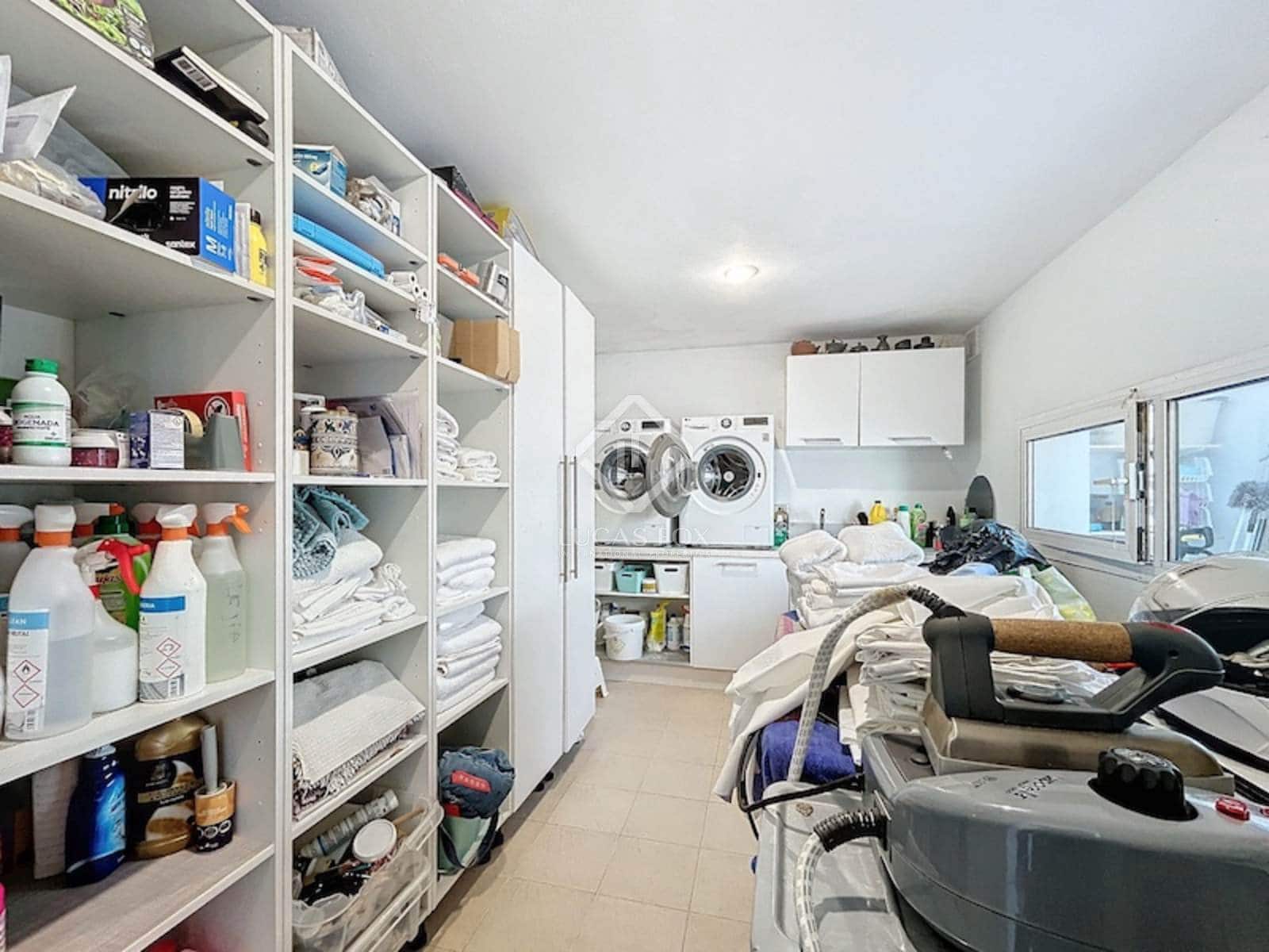 8 soveværelse Villa til salg i Es Castell med garage - € 1.275.000 (Ref: 8881140)