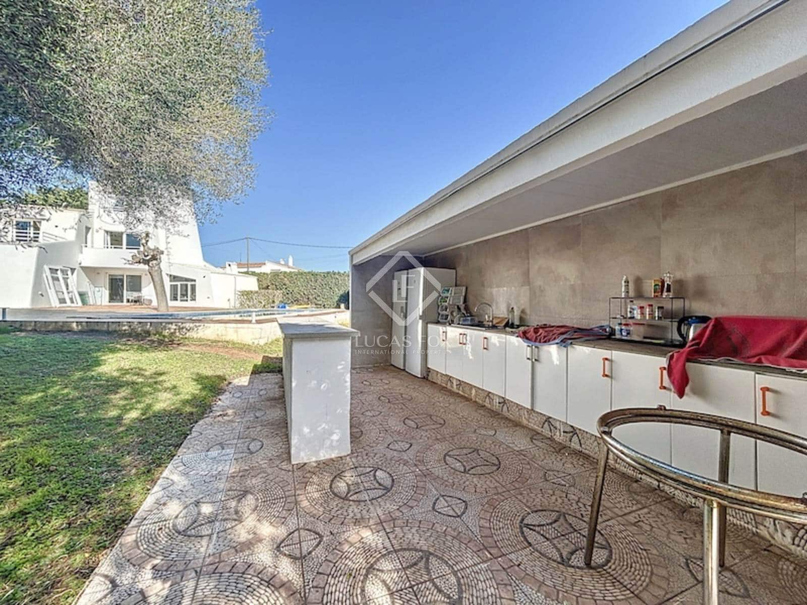 8 soveværelse Villa til salg i Es Castell med garage - € 1.275.000 (Ref: 8881140)