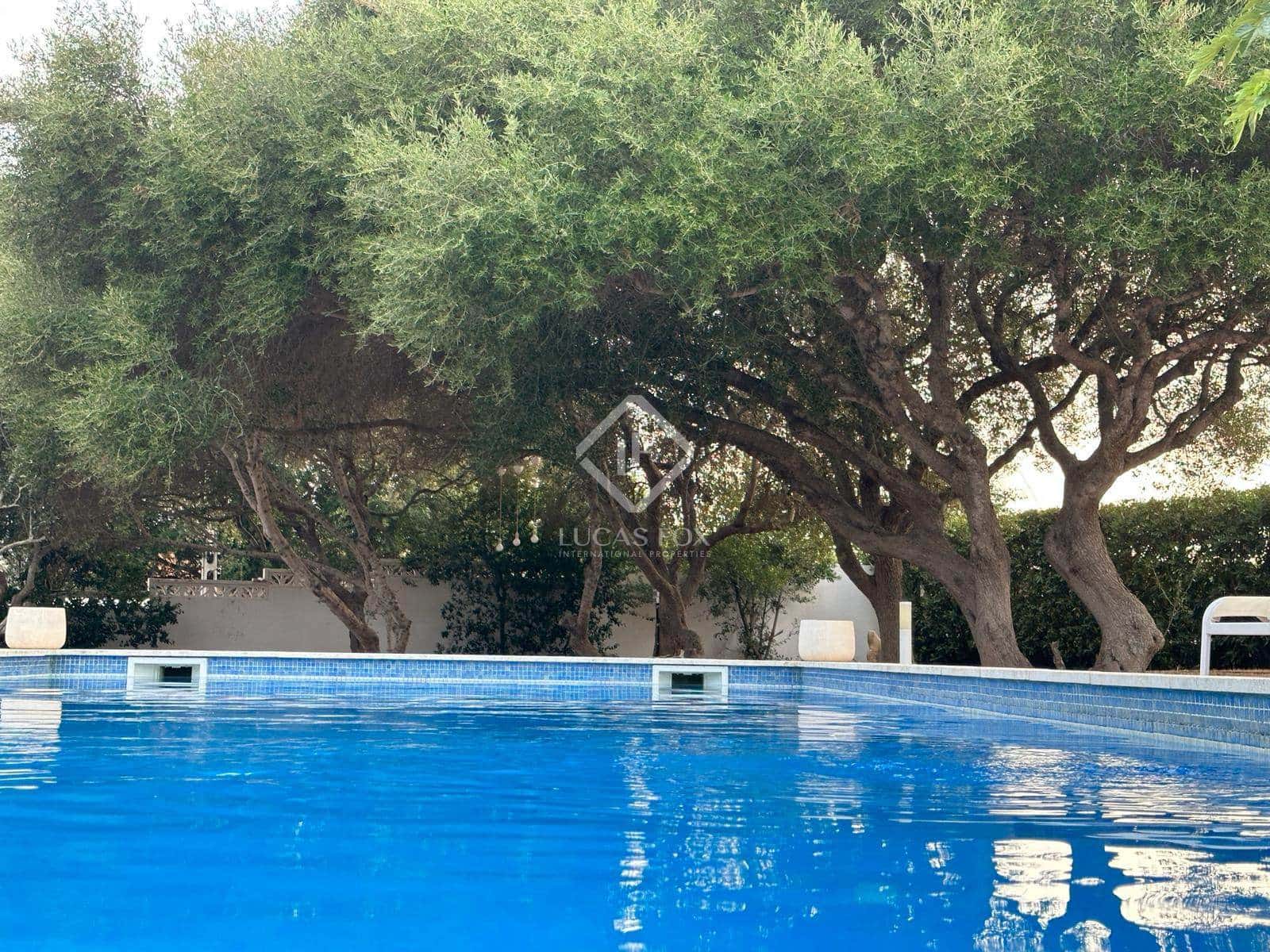 8 soveværelse Villa til salg i Es Castell med garage - € 1.275.000 (Ref: 8881140)