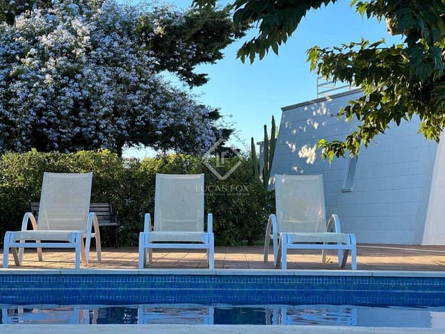 8 slaapkamer Villa te koop in Es Castell met garage - € 1.275.000 (Ref: 8881140)