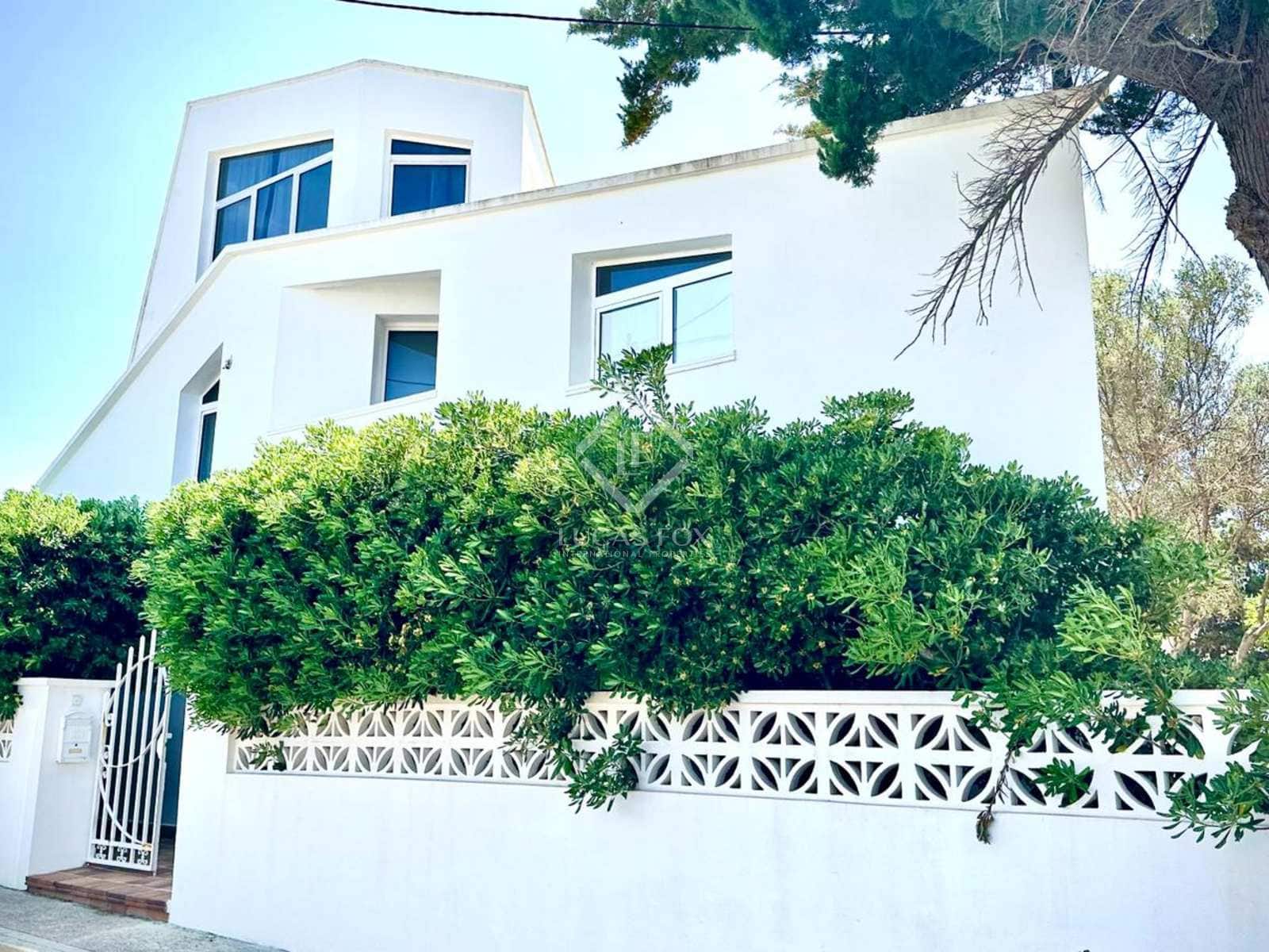 8 soveværelse Villa til salg i Es Castell med garage - € 1.275.000 (Ref: 8881140)