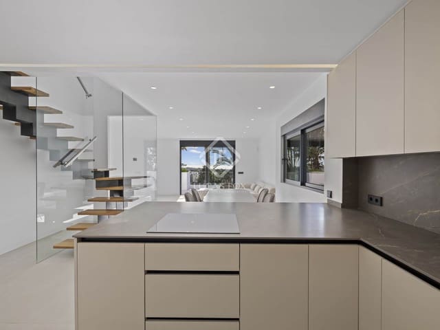 Ático de 3 habitaciones en El Paraiso, Estepona en venta con piscina garaje - 701.314 € (Ref: 8891590)