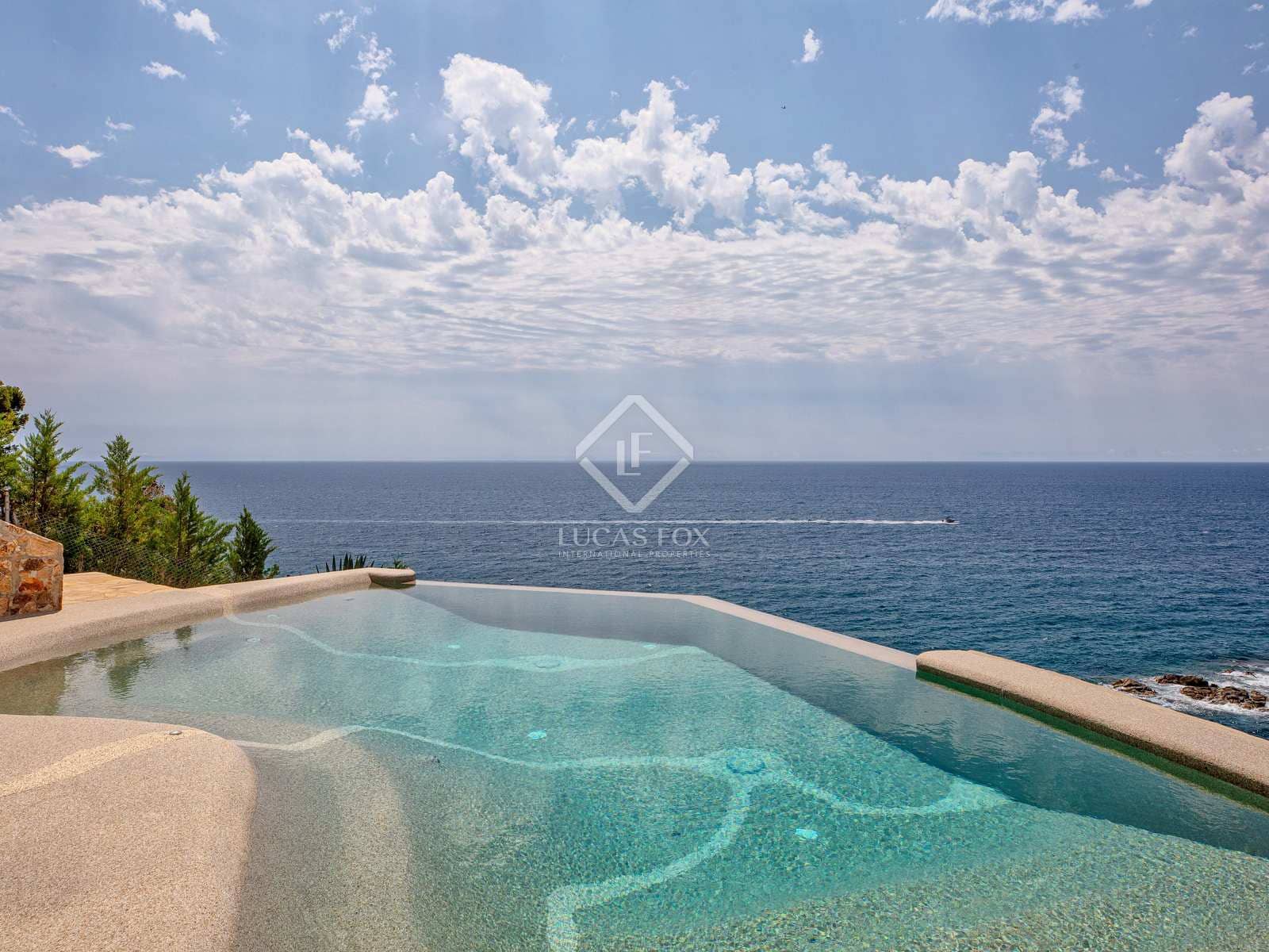 5 slaapkamer Villa te koop in Lloret de Mar met zwembad garage - € 1.847.000 (Ref: 8891754)