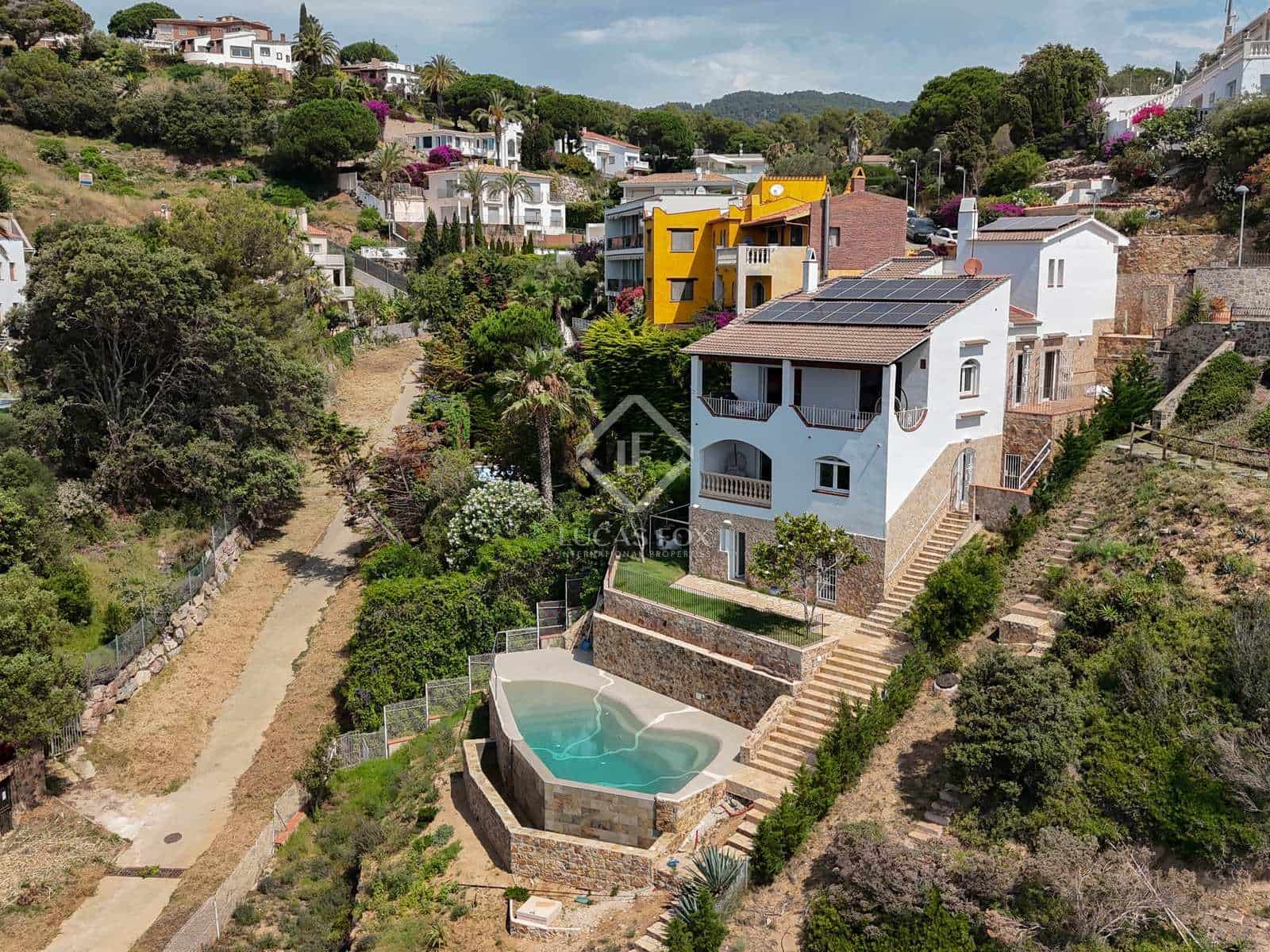 5 slaapkamer Villa te koop in Lloret de Mar met zwembad garage - € 1.847.000 (Ref: 8891754)