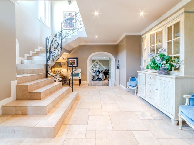 5 bedroom Villa for sale in Sitges with pool garage - € 2,650,000 (Ref: 8893652)