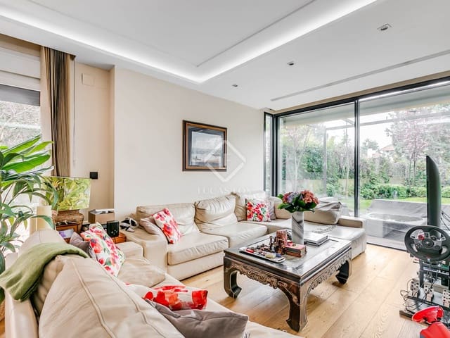 4 Zimmer Villa zu verkaufen in Madrid Stadt mit Pool Garage - 2.600.000 € (Ref: 8894006)