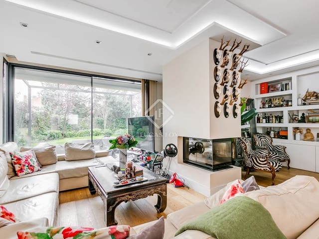 4 Zimmer Villa zu verkaufen in Madrid Stadt mit Pool Garage - 2.600.000 € (Ref: 8894006)
