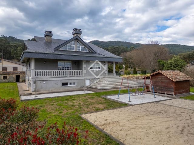 3 bedroom Villa for sale in O Rosal with garage - € 545,000 (Ref: 8894249)