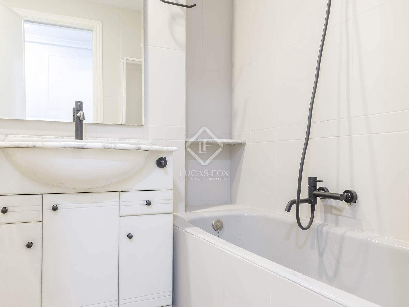 4 soverom Leilighet til leie i Valencia by med garasje - € 2 100 (Ref: 8898149)